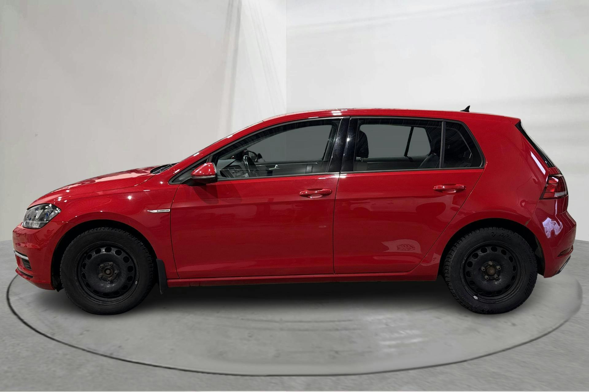 Presentationsfoto 2 av 14: VW Golf VII 1.5 TGI 5dr (130hk) - 10 577 mil - Manuell - röd - 2019