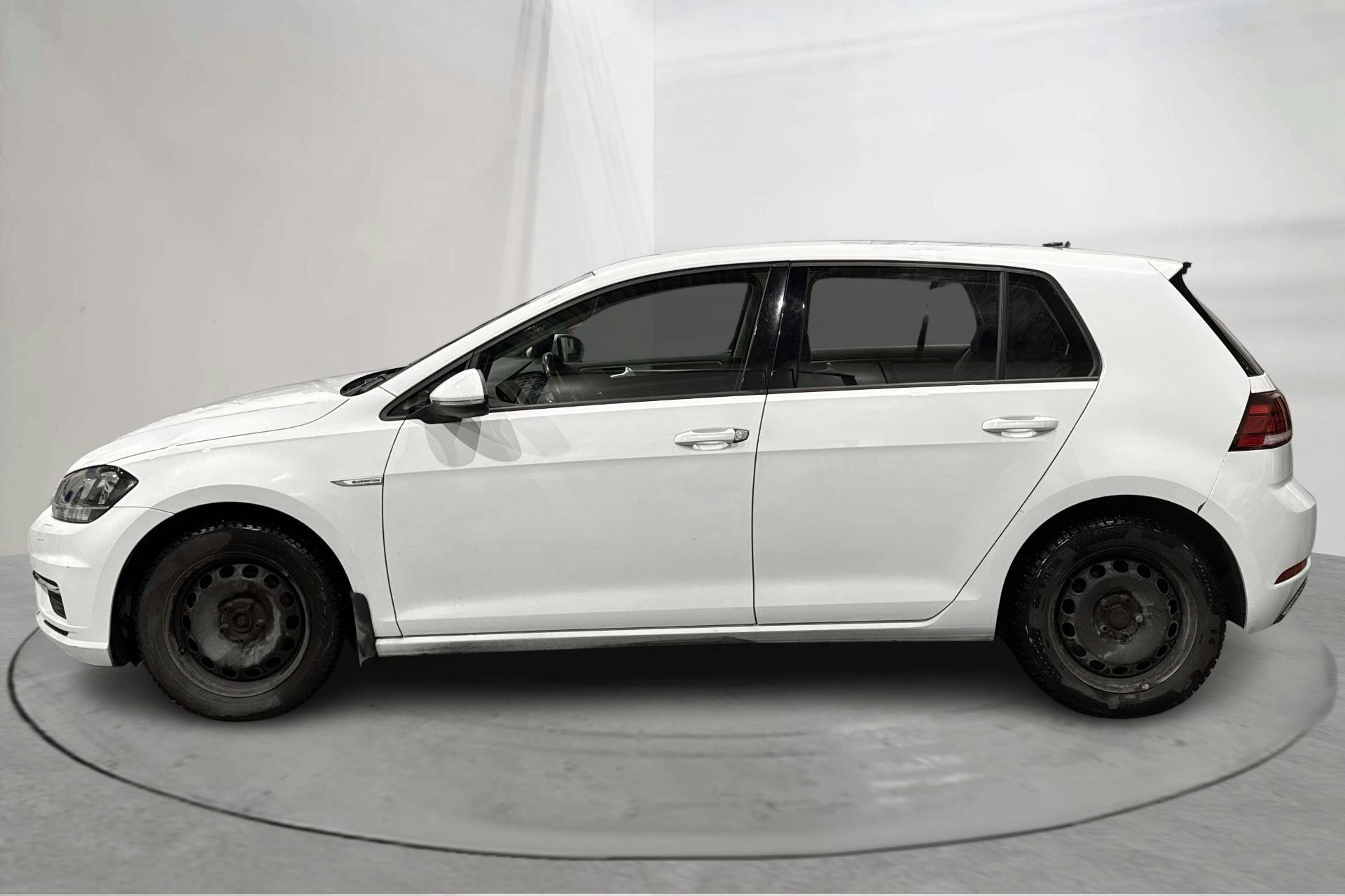 Presentationsfoto 2 av 14: VW Golf VII 1.5 TGI 5dr (130hk) - 11 710 mil - Manuell - vit - 2019