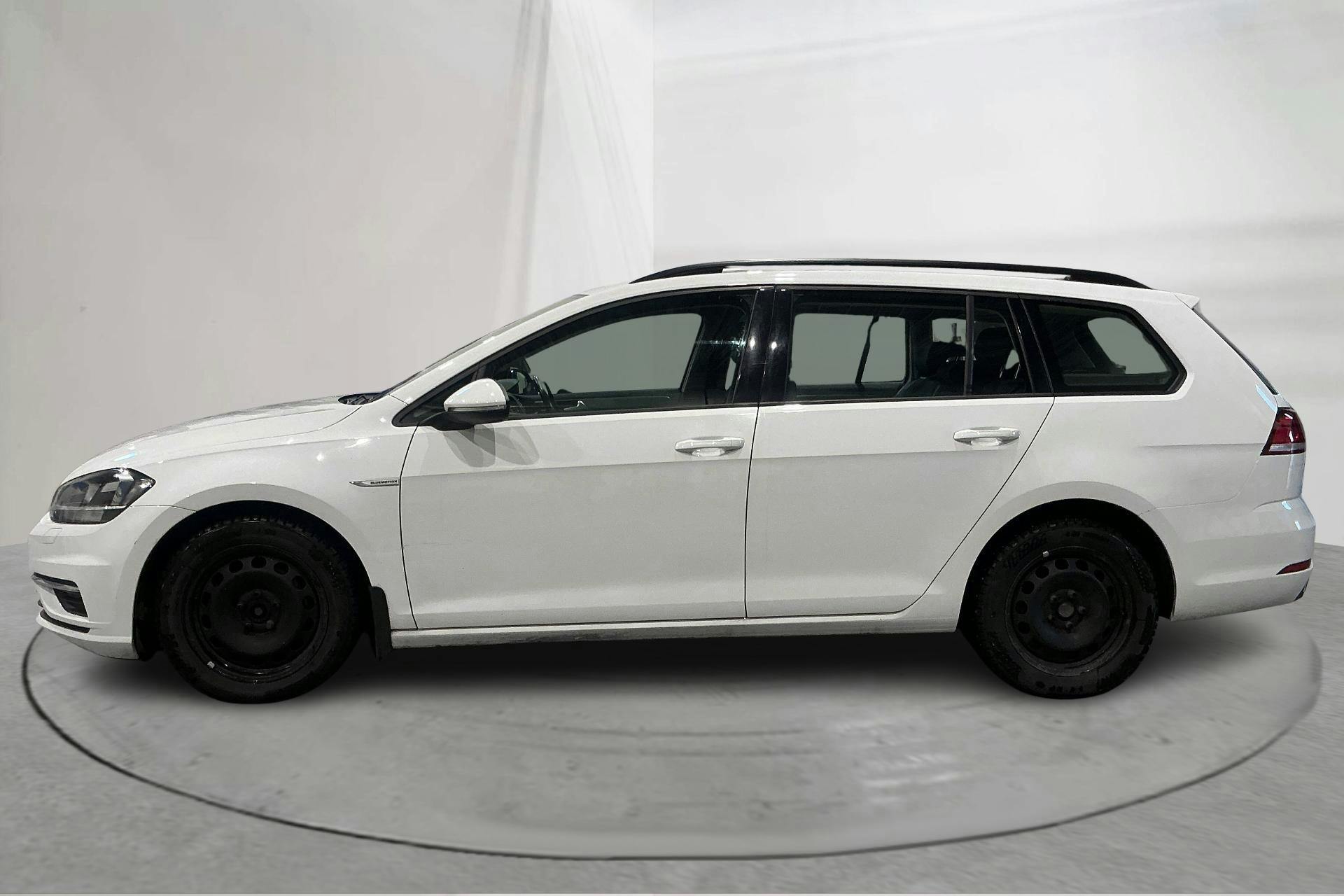 Presentationsfoto 2 av 12: VW Golf VII 1.5 TGI Sportscombi (130hk) - 11 655 mil - Automat - vit - 2020