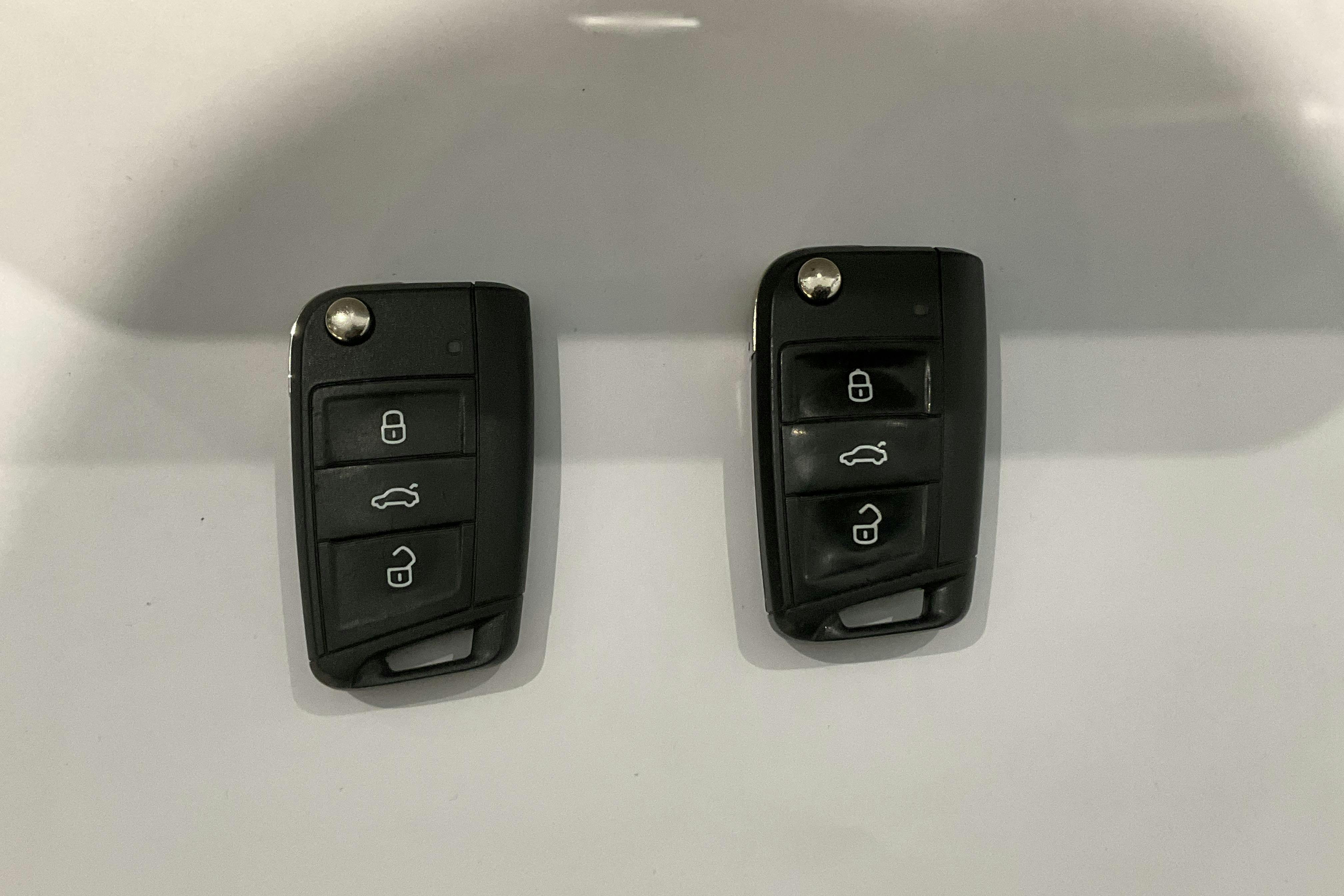 Presentation photo 14 of 14: VW Golf VII 1.5 TGI 5dr (130hk) - 97 150 km - Manual - white - 2019