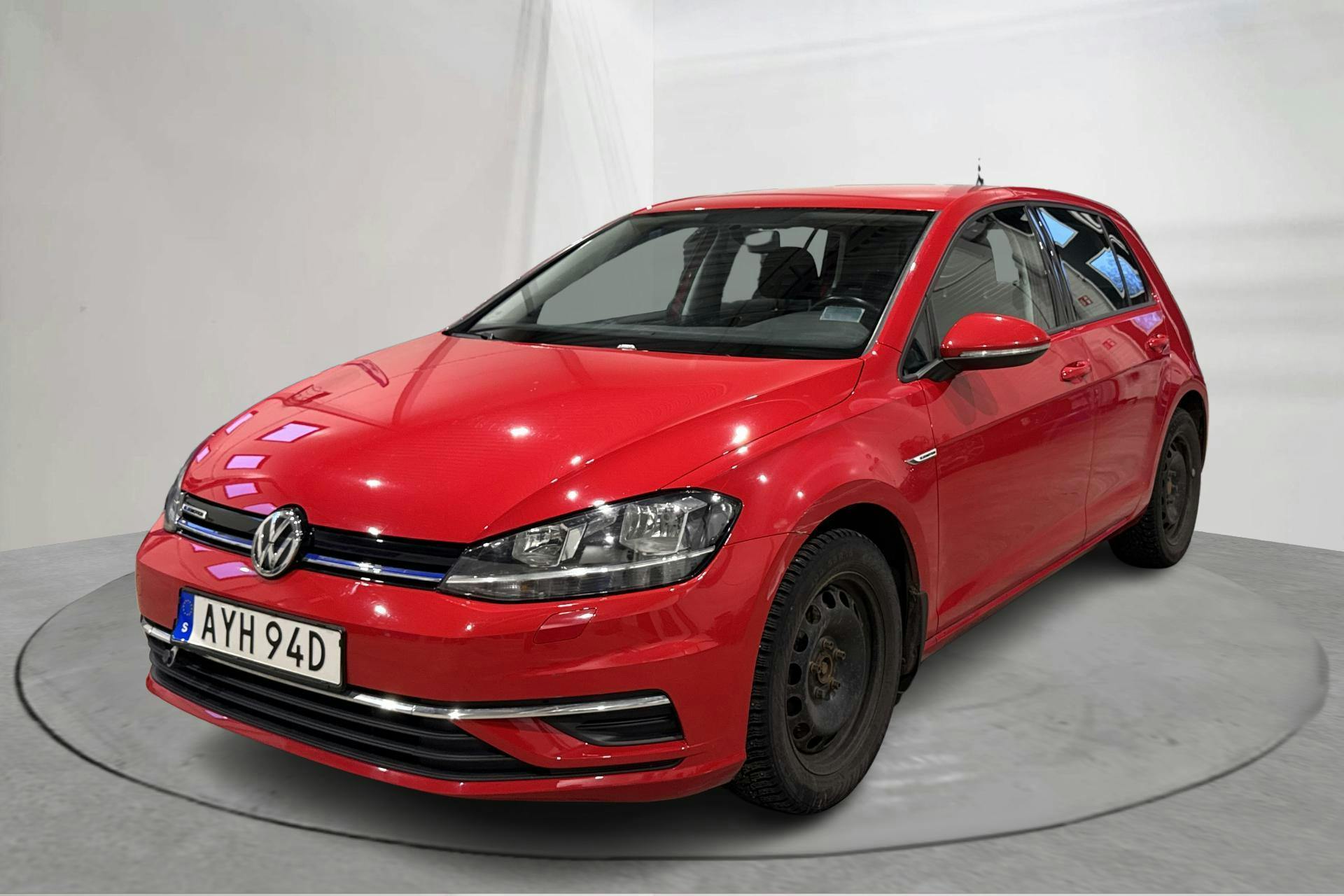 Presentationsfoto 1 av 14: VW Golf VII 1.5 TGI 5dr (130hk) - 10 289 mil - Manuell - röd - 2019