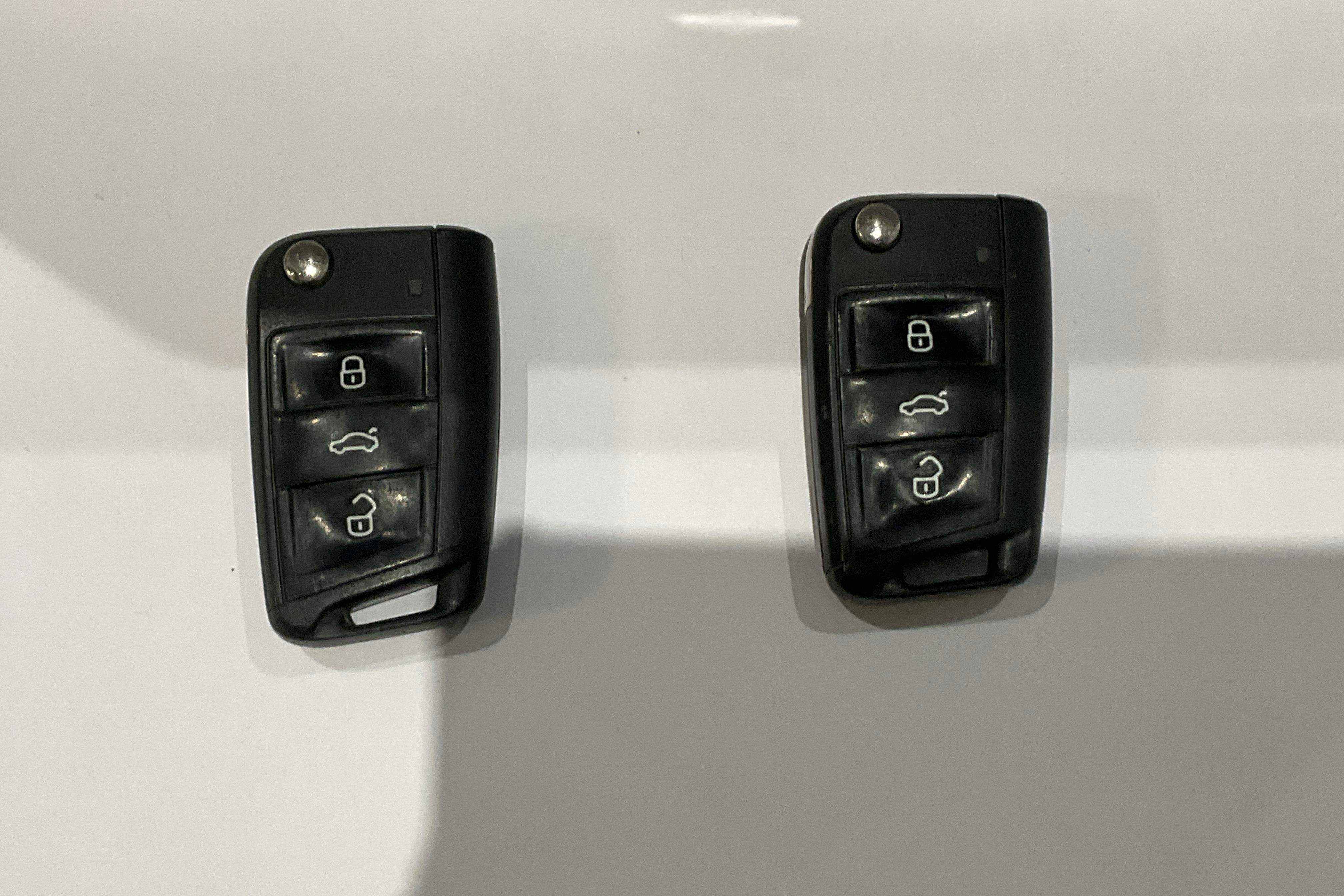 Presentation photo 14 of 14: VW Golf VII 1.5 TGI 5dr (130hk) - 153 350 km - Manual - white - 2019