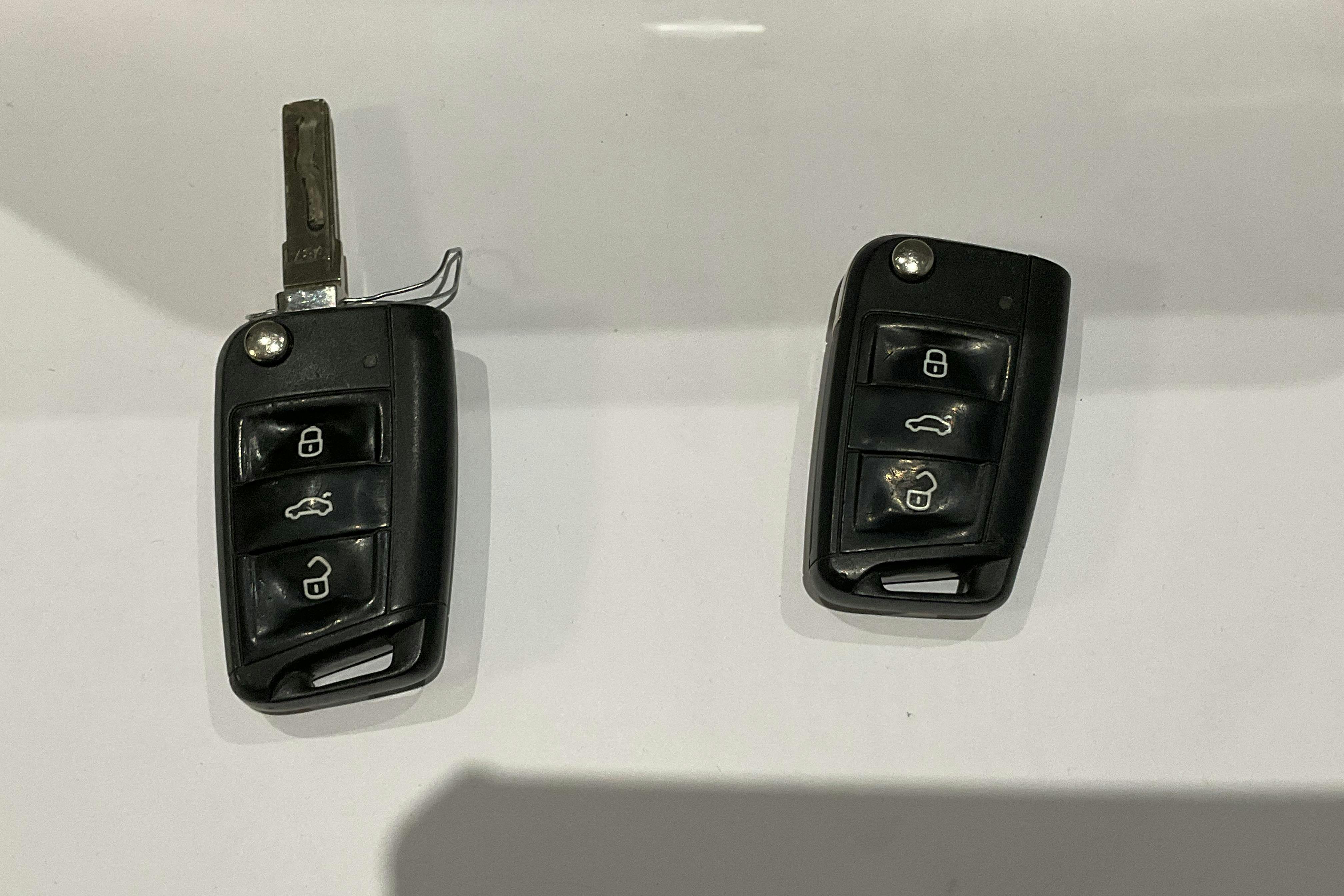 Presentation photo 13 of 13: VW Golf VII 1.5 TGI 5dr (130hk) - 90 260 km - Manual - red - 2019