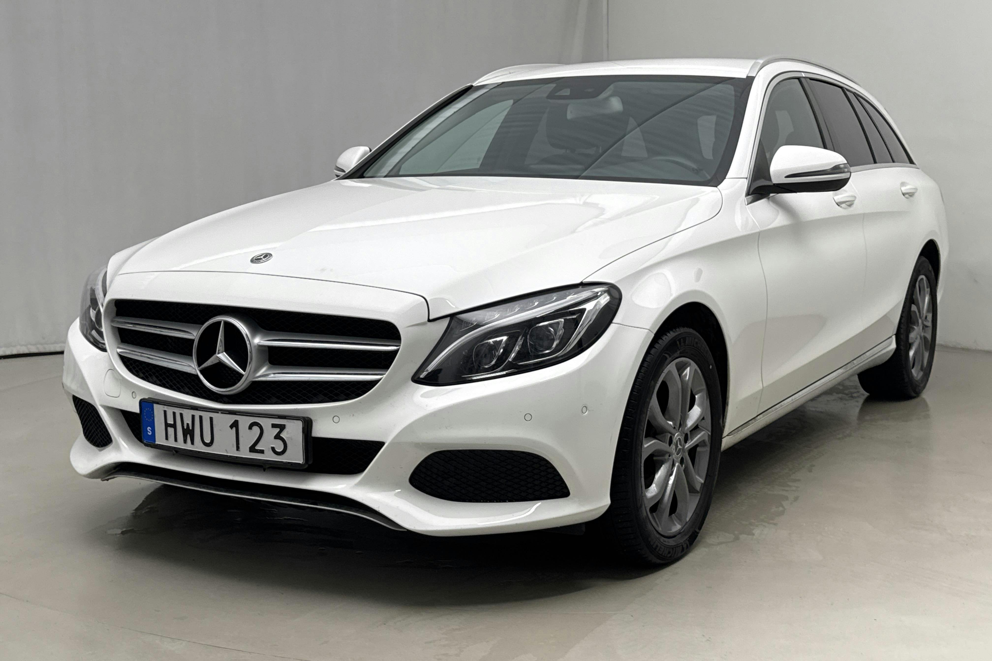 Esitlusfoto 1 aadressil 18: Mercedes C 220 d 4MATIC Kombi S205 (170hk) - 105 610 km - Automaatne - valge - 2018