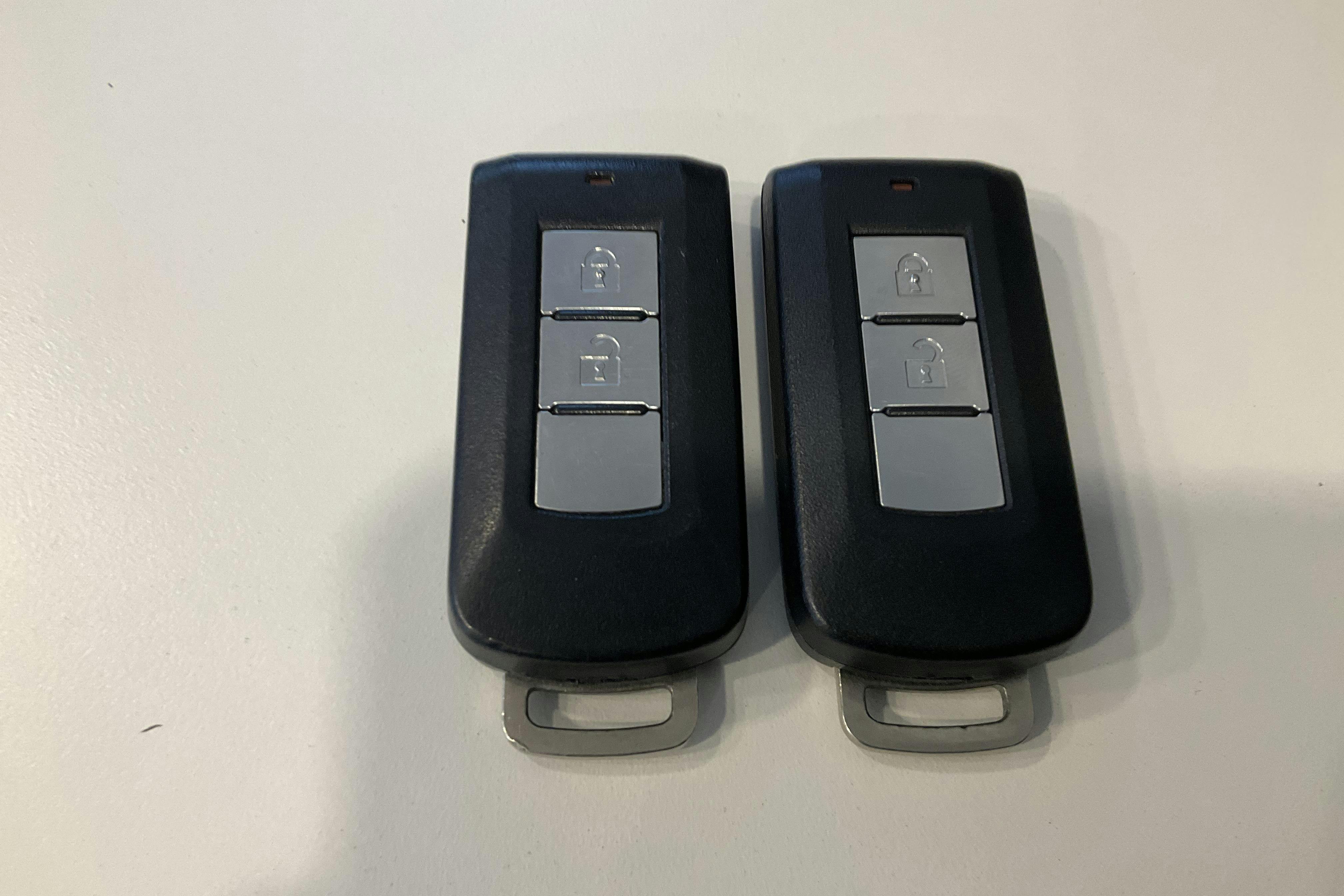 Presentation photo 20 of 20: Mitsubishi Outlander 2.0 Plug-in Hybrid 4WD (121hk) - 66 050 km - Automatic - white - 2014