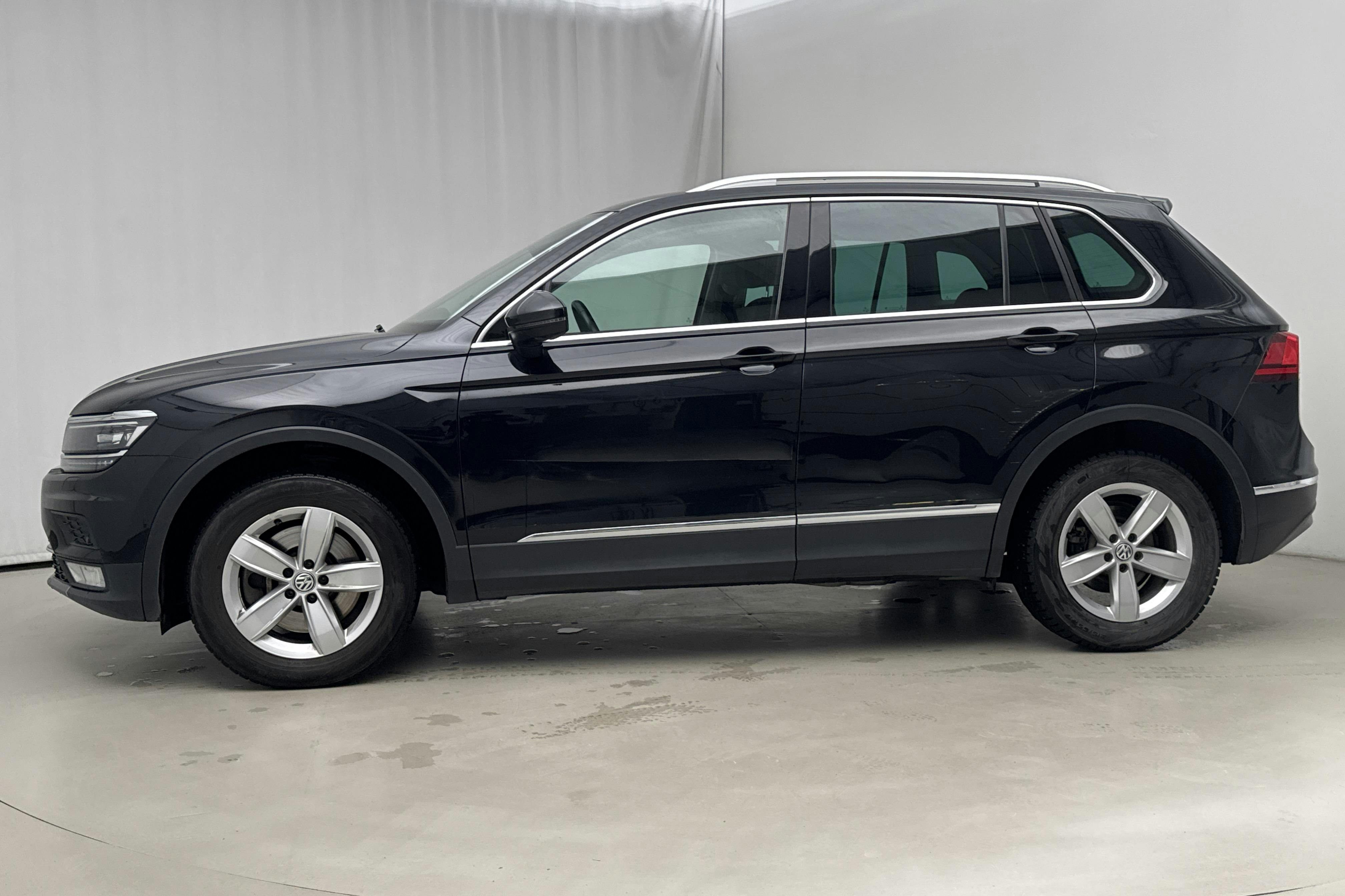 Presentationsfoto 2 av 16: VW Tiguan 2.0 TDI 4MOTION (190hk) - 7 851 mil - Automat - svart - 2017