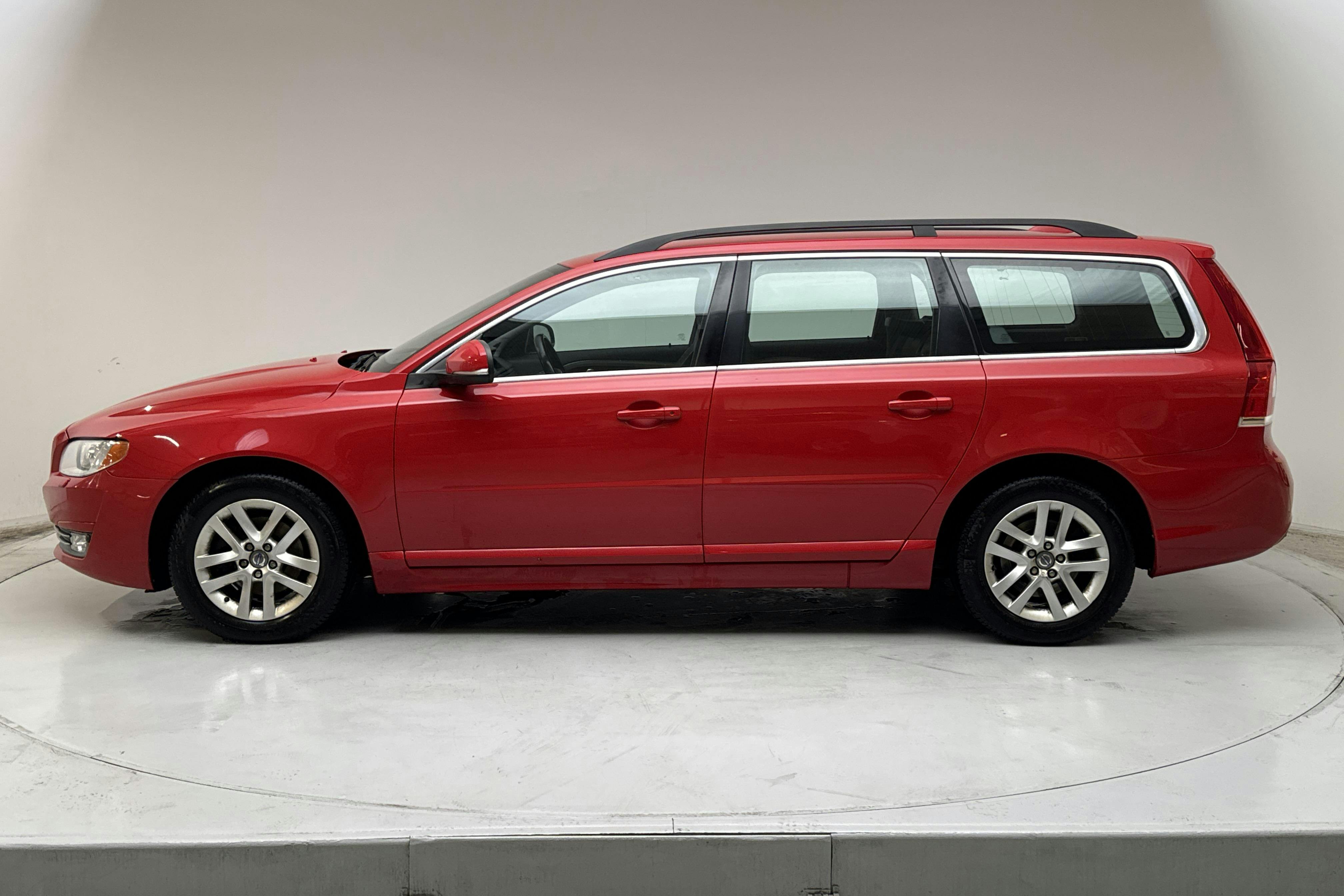 Esitlusfoto 2 aadressil 15: Volvo V70 II D4 (181hk) - 197 770 km - Käsitsi - punane - 2014