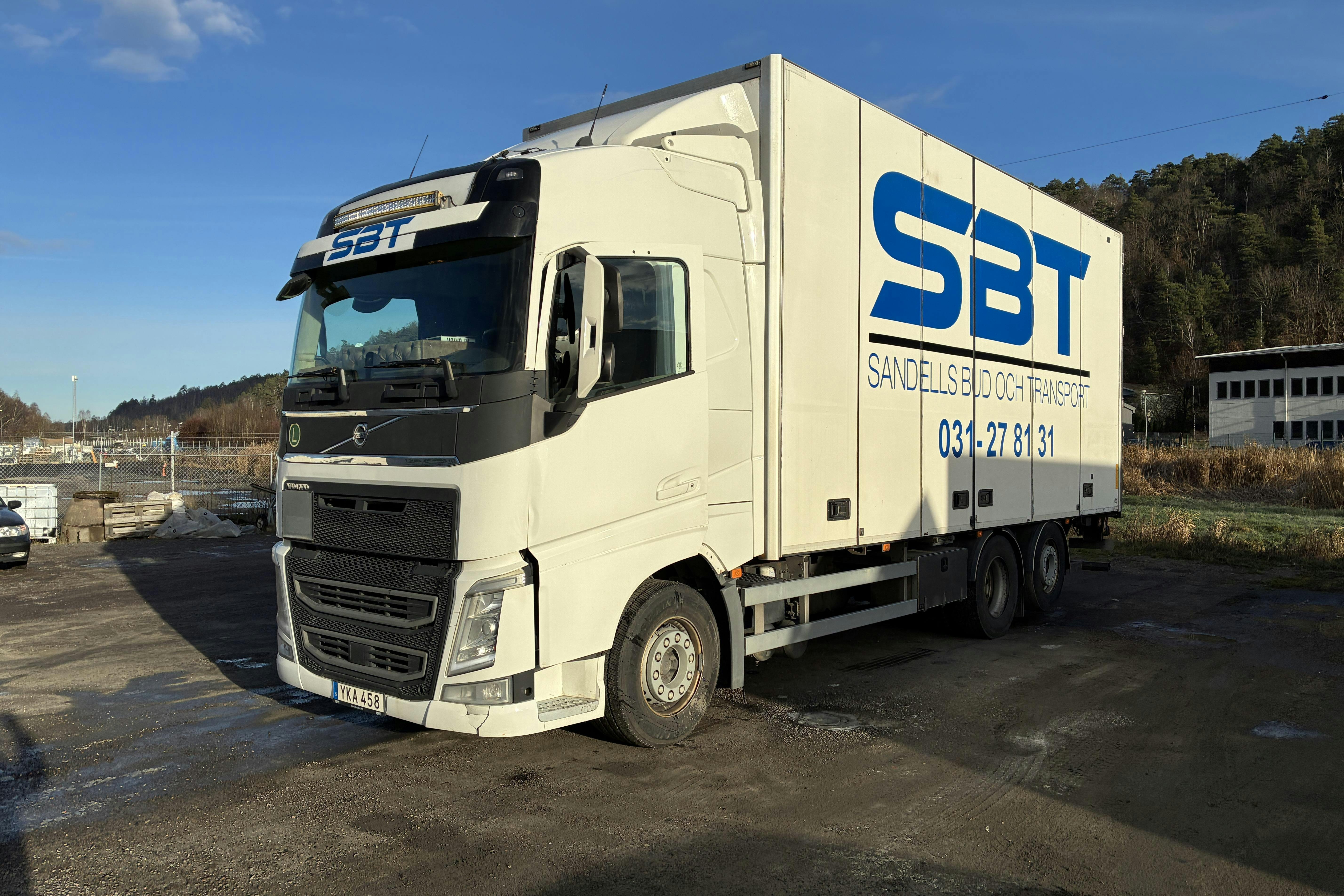 Presentation photo 1 of 76: Volvo FH500 - 989 232 km - Automatic - white - 2017