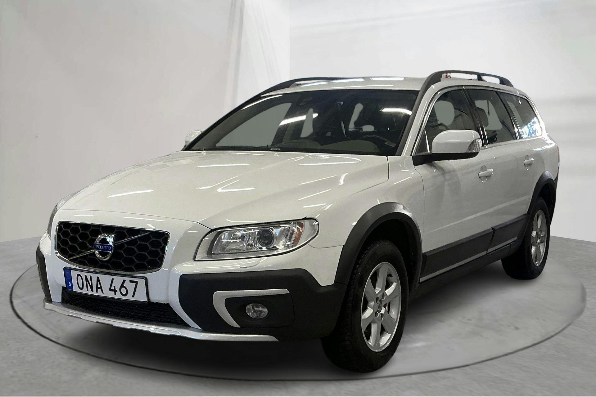 Presentation photo 1 of 18: Volvo XC70 II D4 AWD (181hk) - 253 850 km - Manual - white - 2015