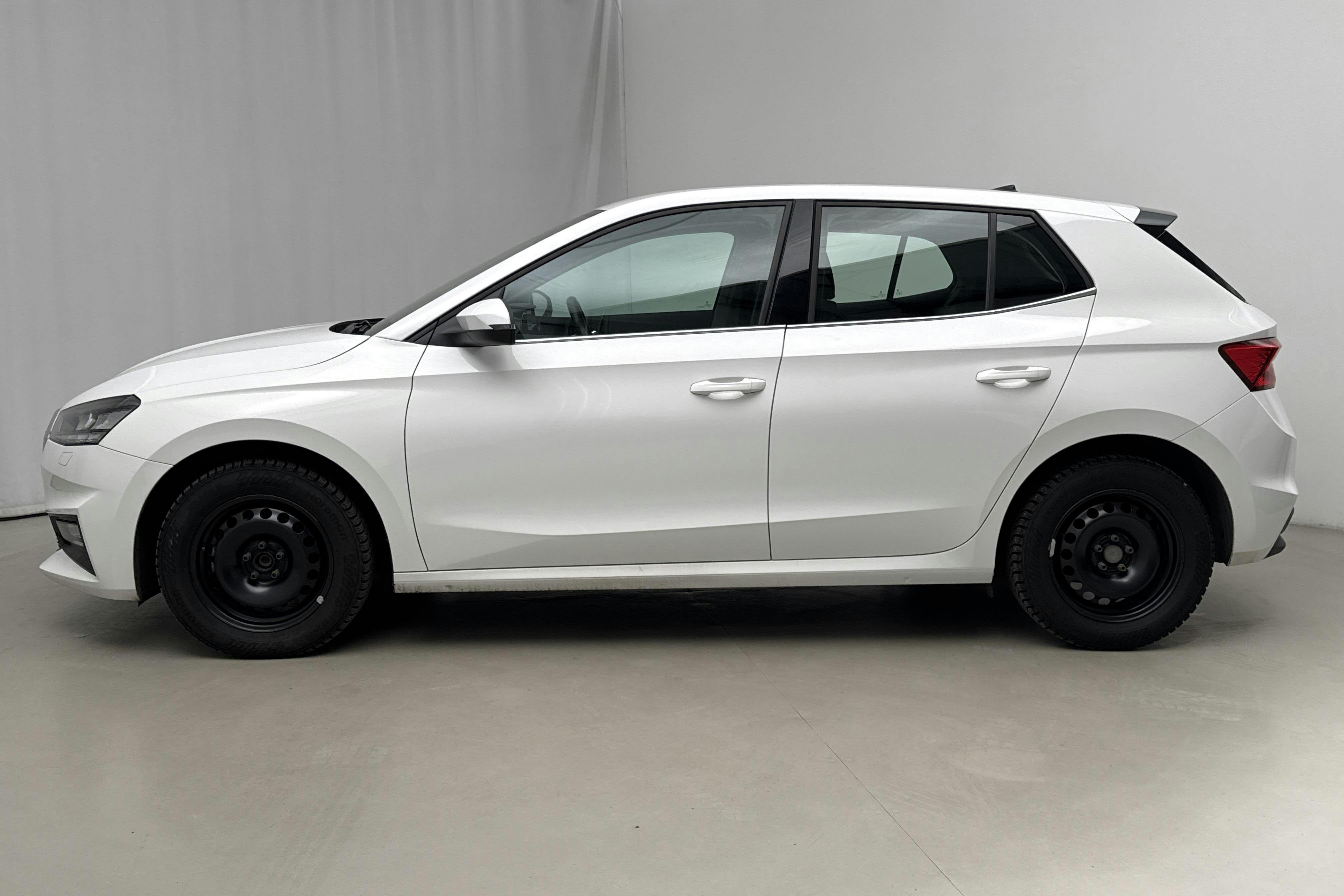 Presentationsfoto 2 av 17: Skoda Fabia 1.0 TSI (110hk) - 9 795 mil - Automat - vit - 2022