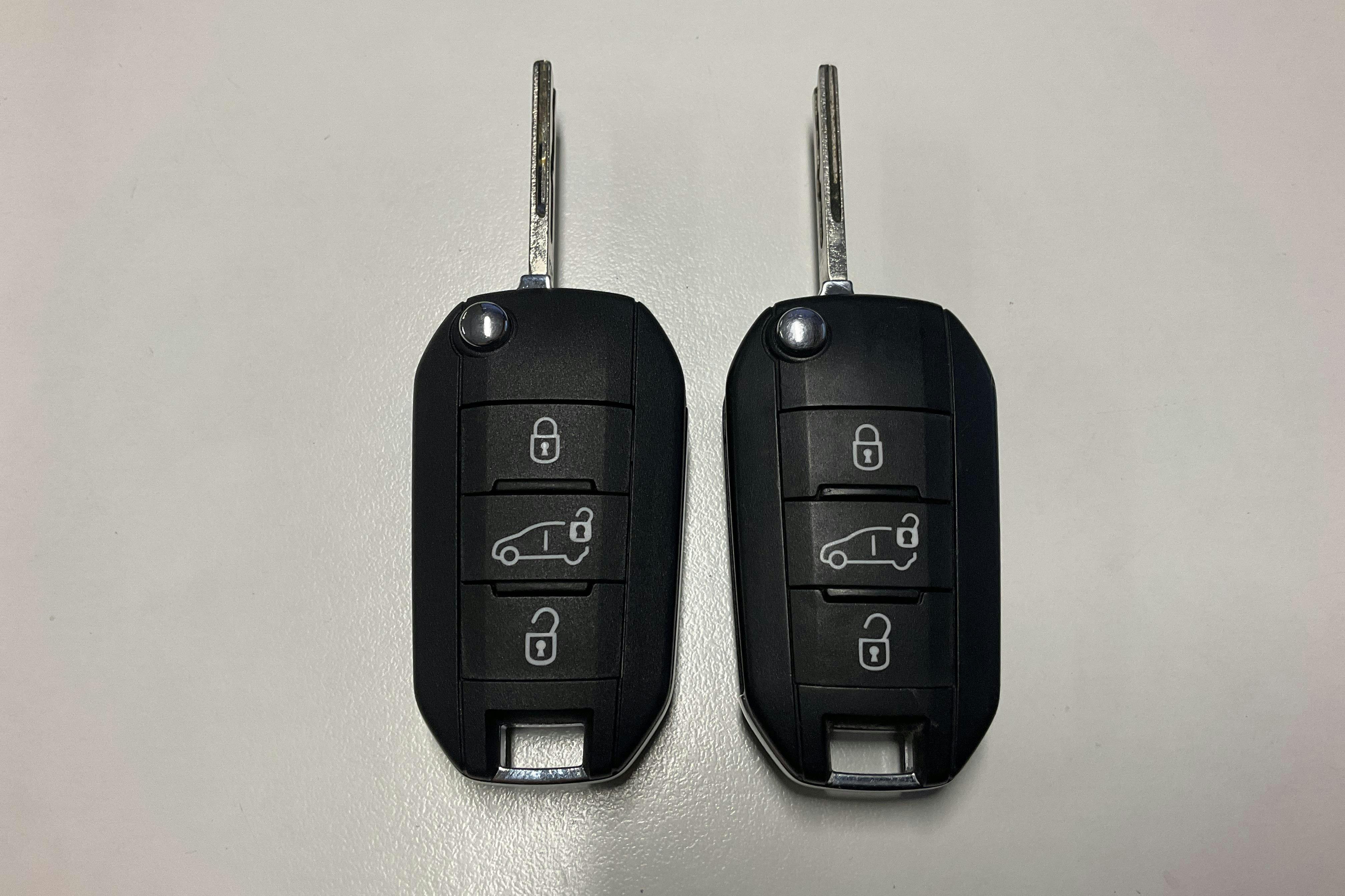 Presentation photo 15 of 15: Peugeot e-Expert Skåp 75kWh (136hk) - 18 350 km - Automatic - white - 2023