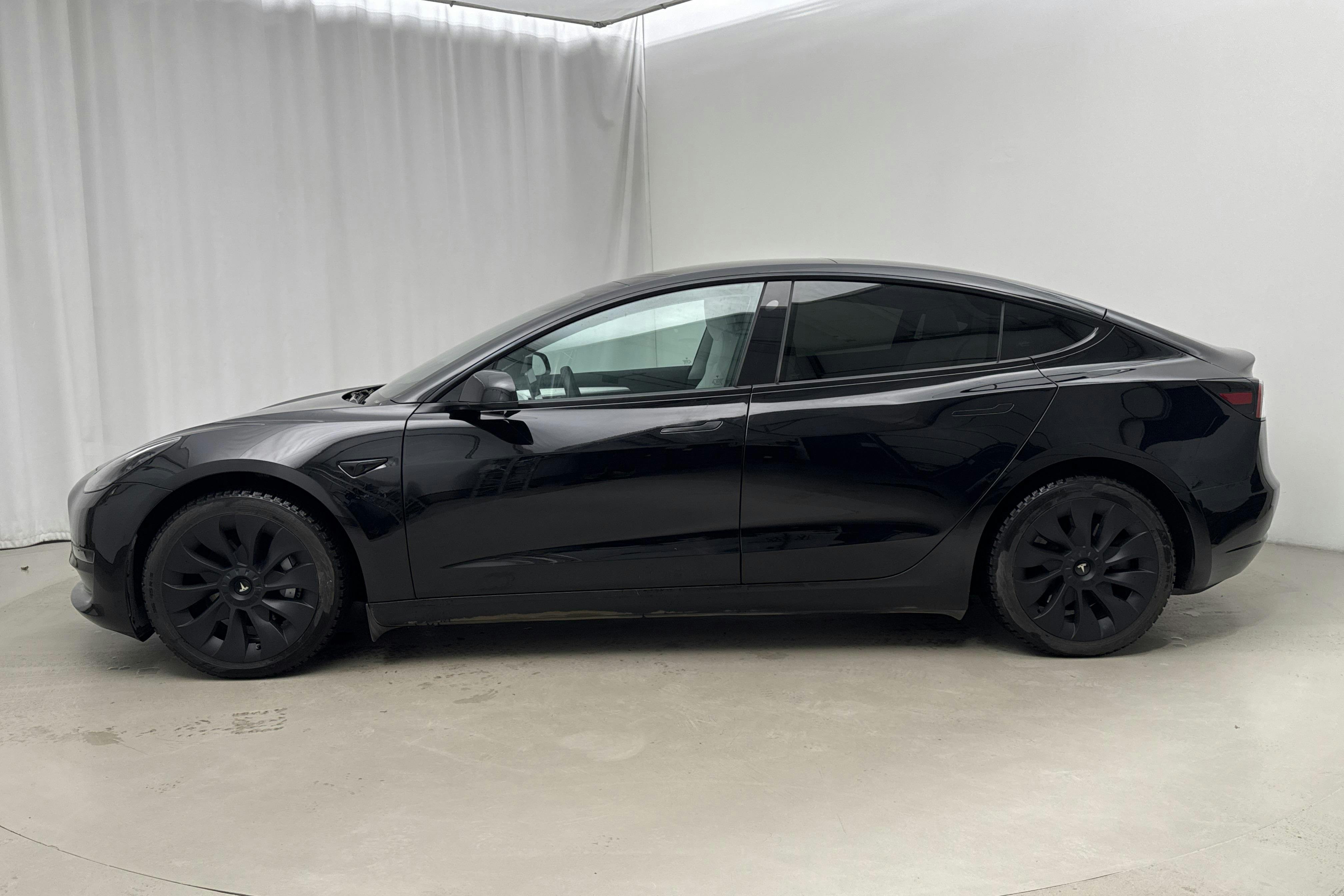 Presentation photo 2 of 20: Tesla Model 3 Long Range Dual Motor AWD - 34 750 km - Automatic - black - 2023