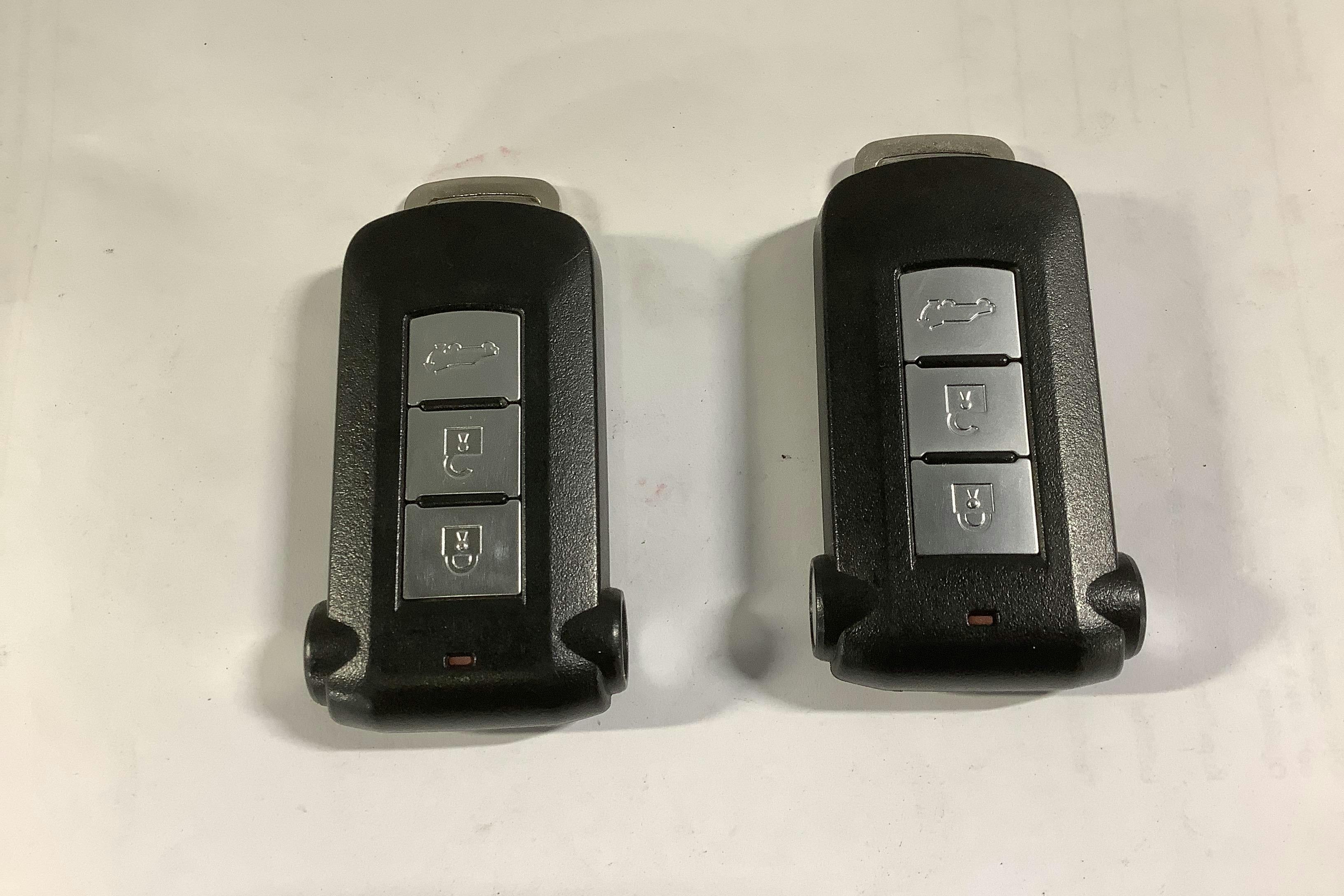 Presentation photo 21 of 21: Mitsubishi Outlander 2.4 Plug-in Hybrid 4WD (136hk) - 176 270 km - Automatic - gray - 2019