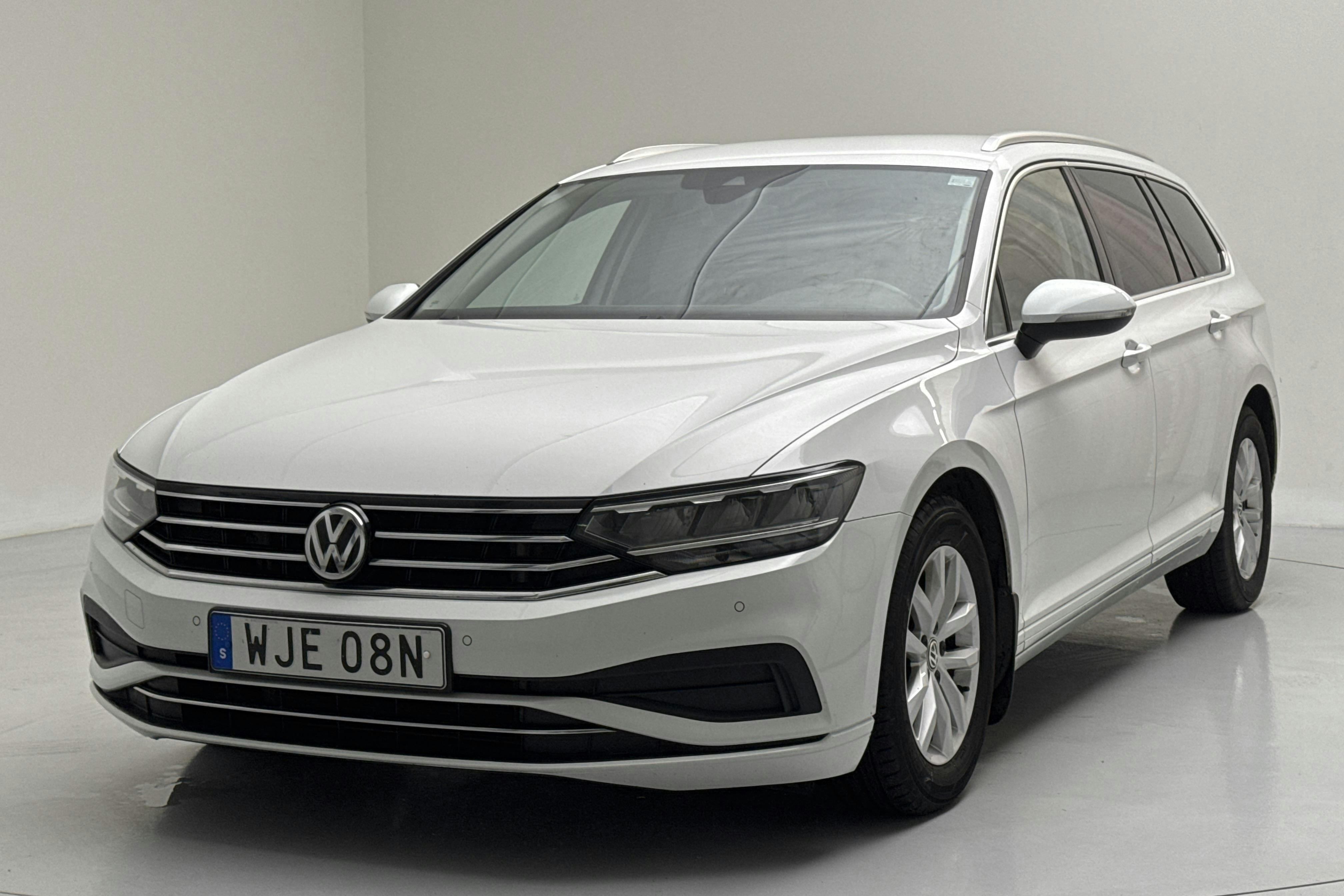 Esittelykuva 1 osoitteesta 16: VW Passat 1.5 TSI Sportscombi (150hk) - 190 720 km - Automaattinen - valkoinen - 2020