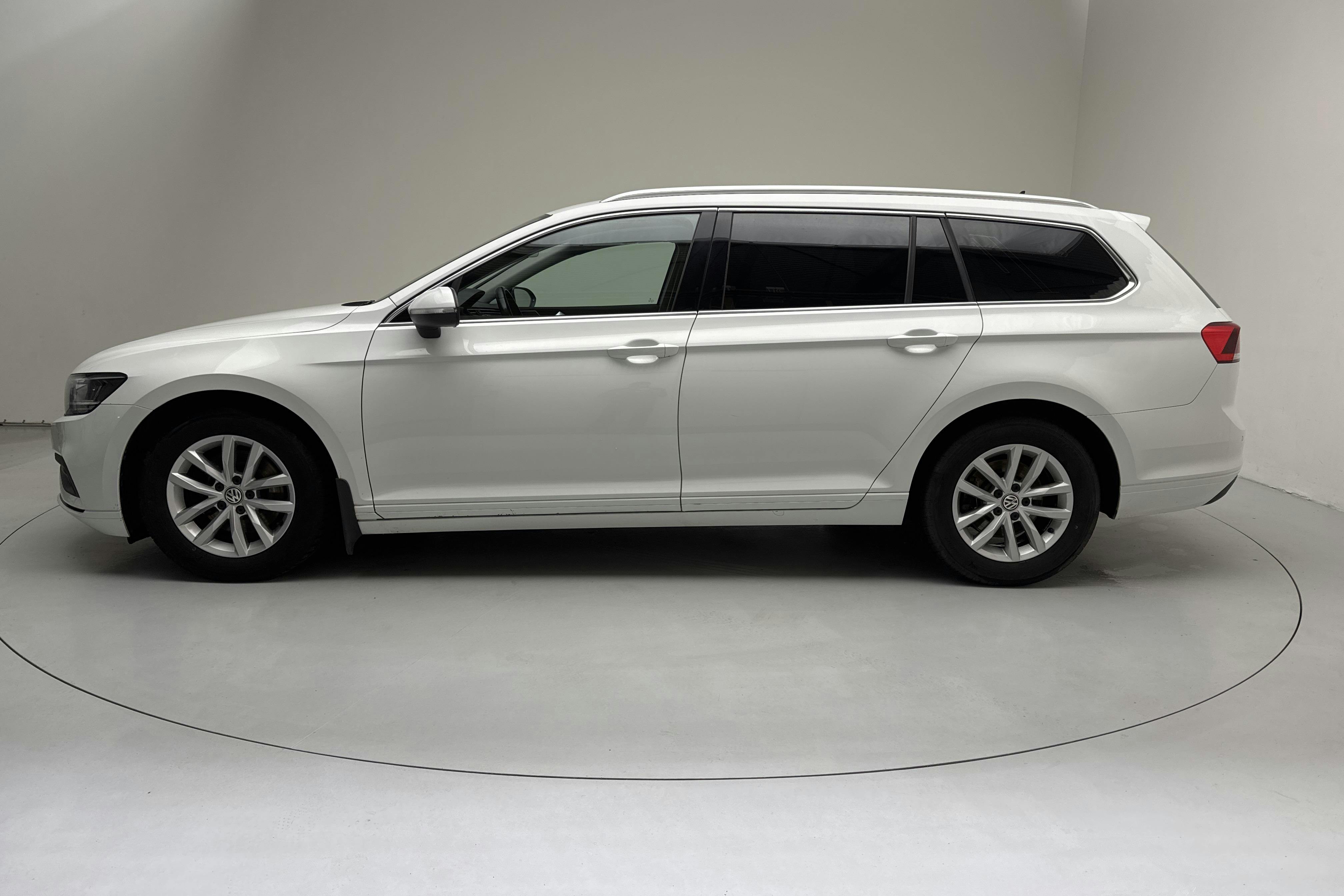 Esittelykuva 2 osoitteesta 16: VW Passat 1.5 TSI Sportscombi (150hk) - 190 720 km - Automaattinen - valkoinen - 2020