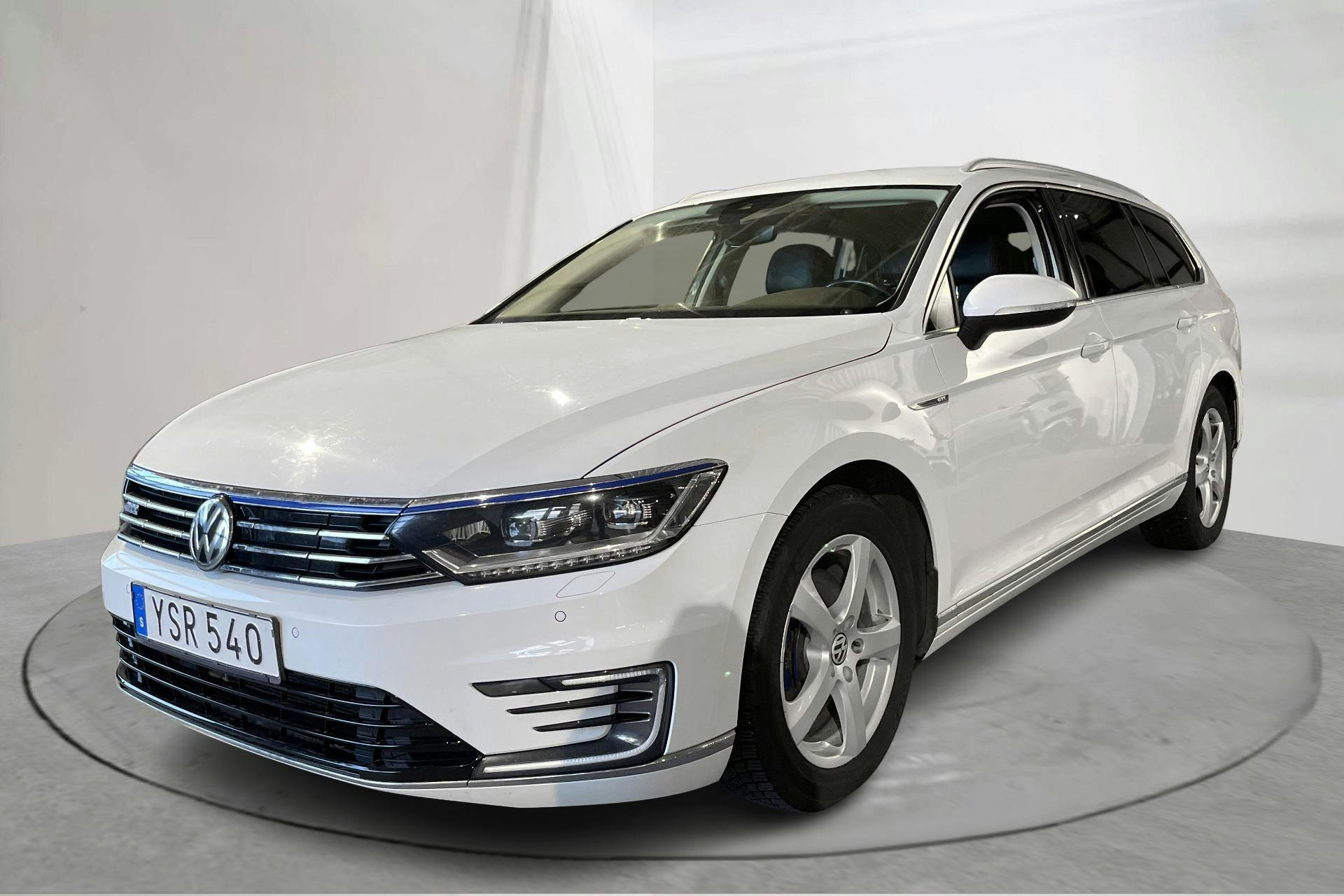 Presentation photo 1 of 20: VW Passat 1.4 Plug-in-Hybrid Sportscombi (218hk) - 188 130 km - Automatic - white - 2019