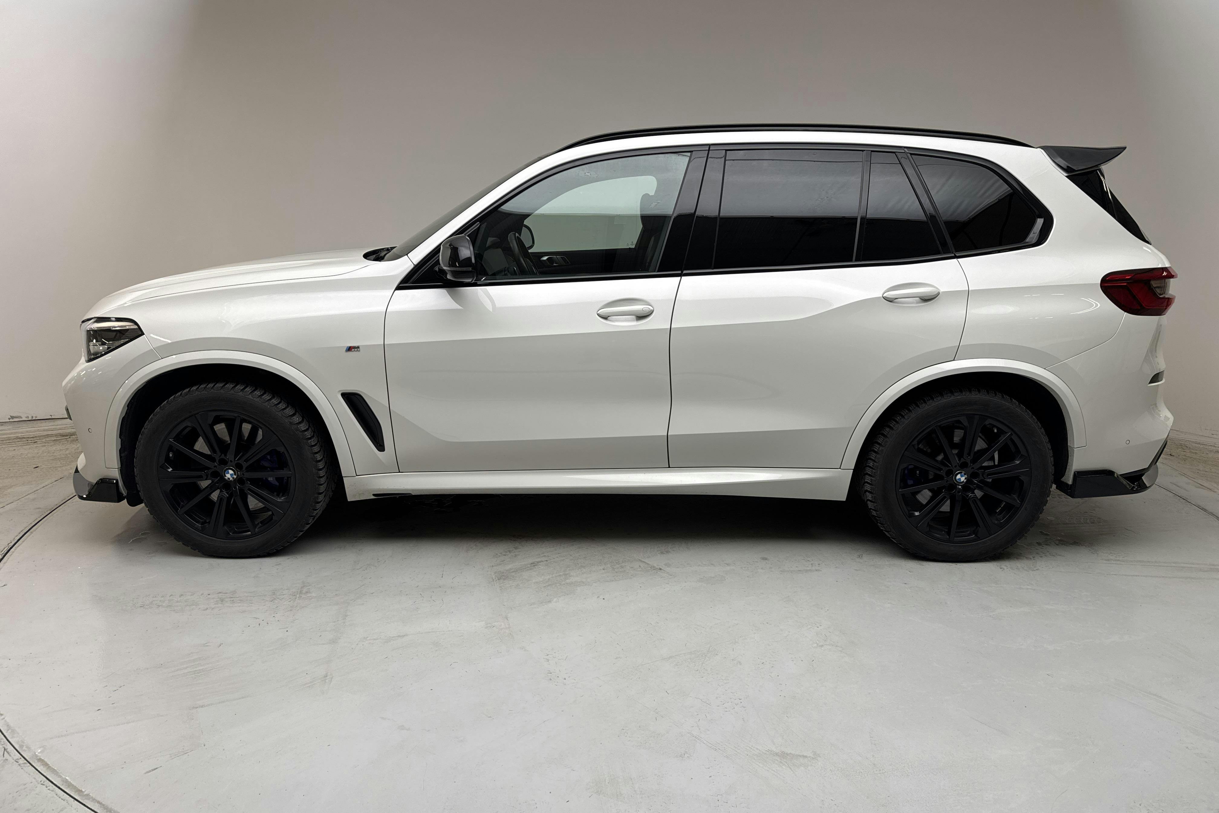 Presentationsfoto 2 av 26: BMW X5 xDrive30d, G05 (265hk) - 10 588 mil - Automat - vit - 2019
