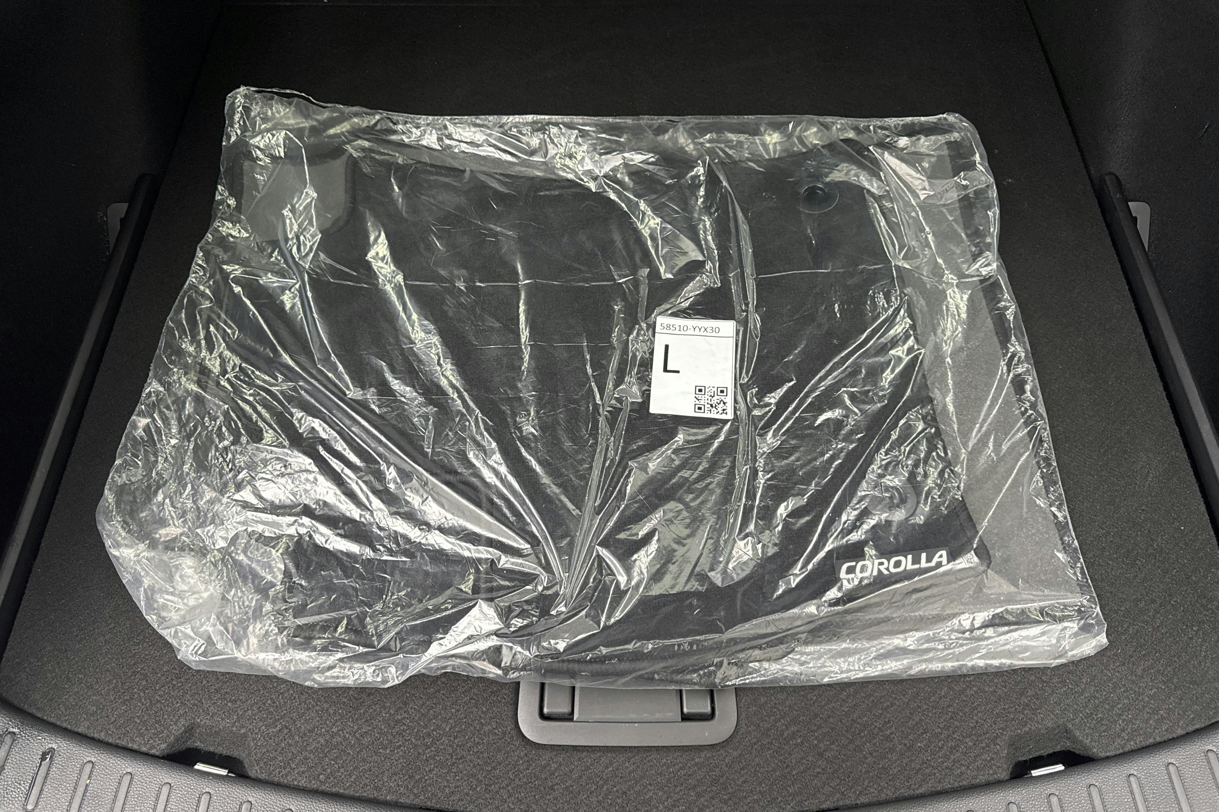 Presentation photo 17 of 17: Toyota Corolla 1.8 Hybrid Touring Sports (140hk) - 15 380 km - Automatic - silver - 2024