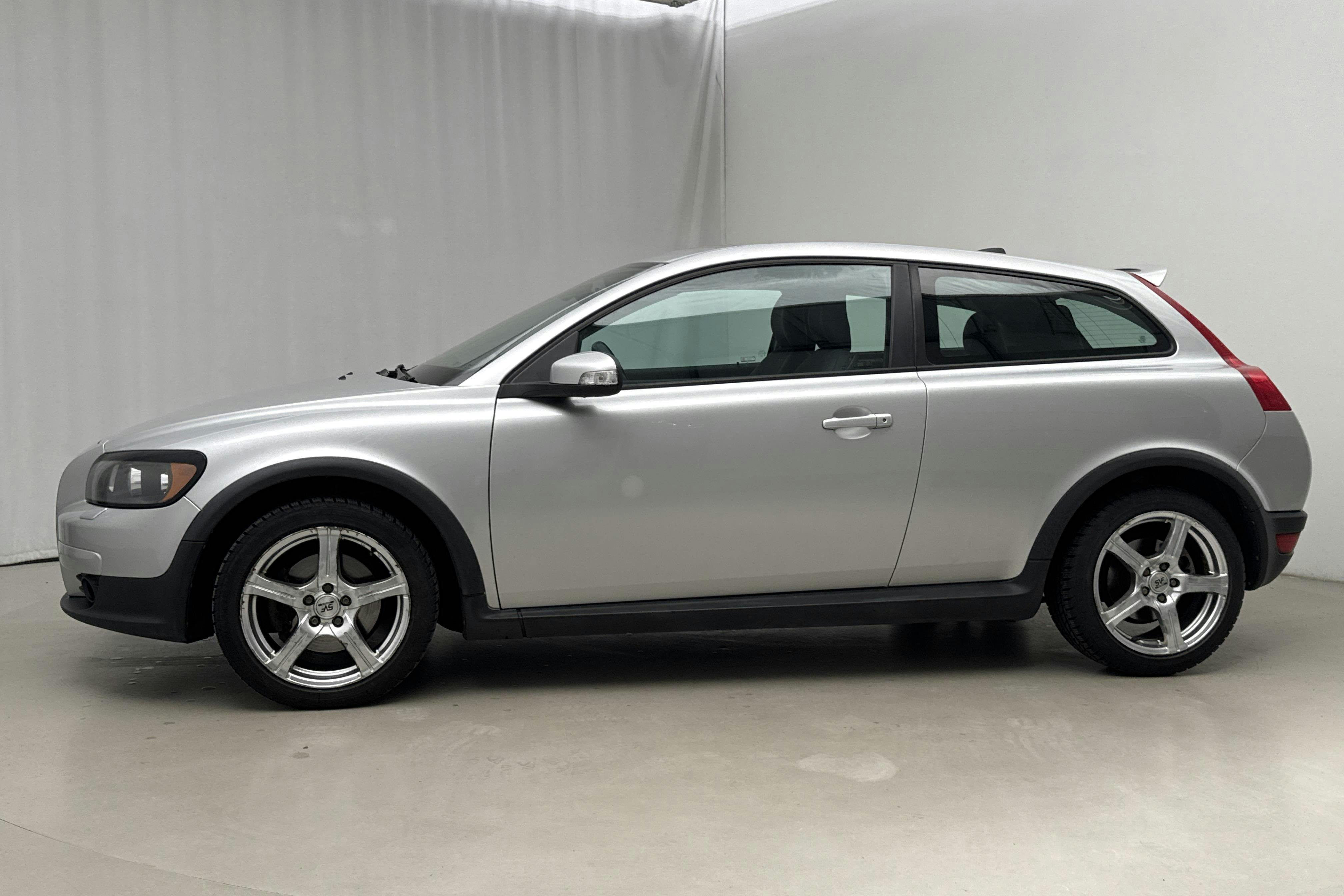 Presentation photo 2 of 17: Volvo C30 2.4 (170hk) - 121 610 km - Manual - Light Grey - 2007