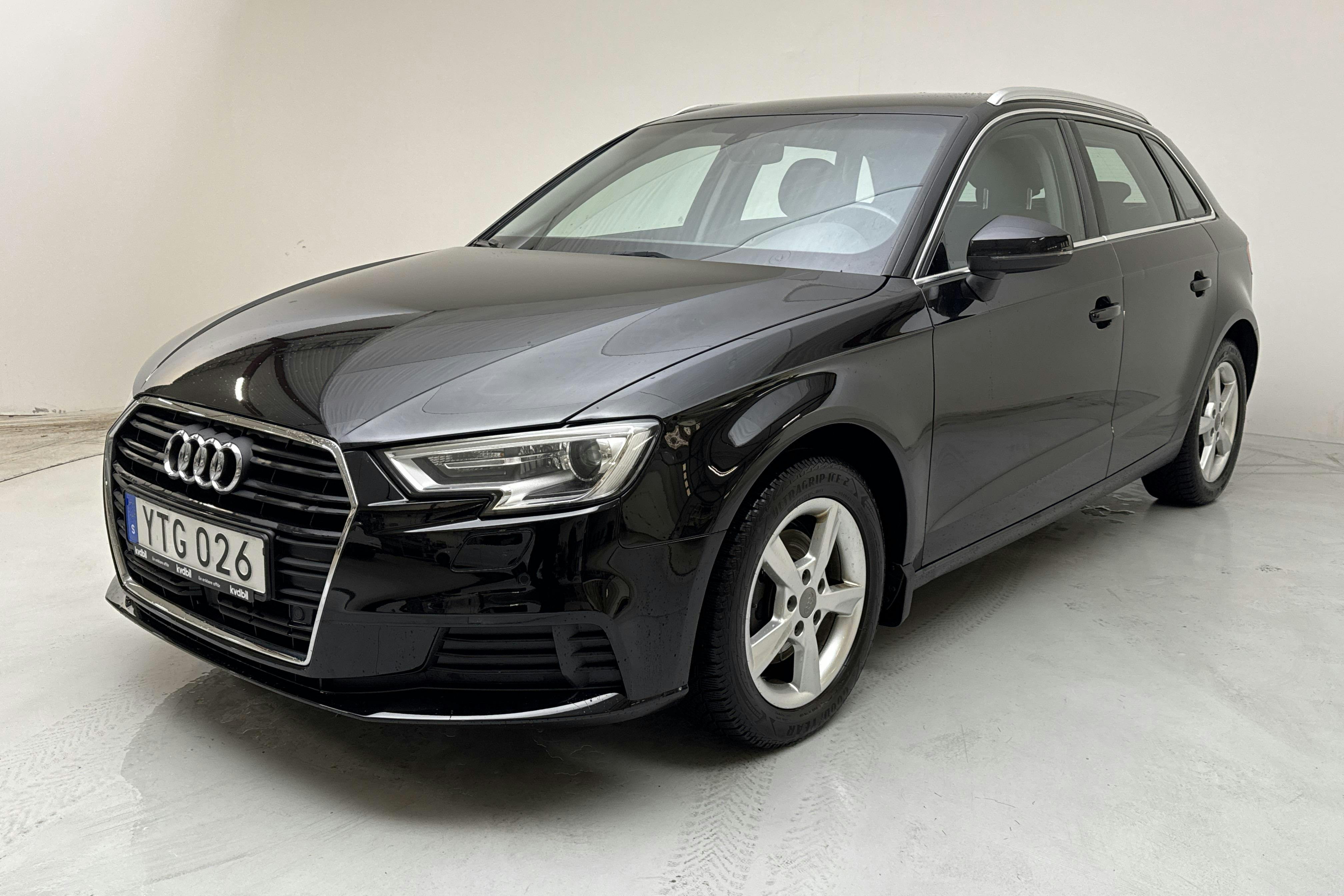 Presentation photo 1 of 12: Audi A3 1.5 TFSI Sportback (150hk) - 66 980 km - Manual - black - 2018