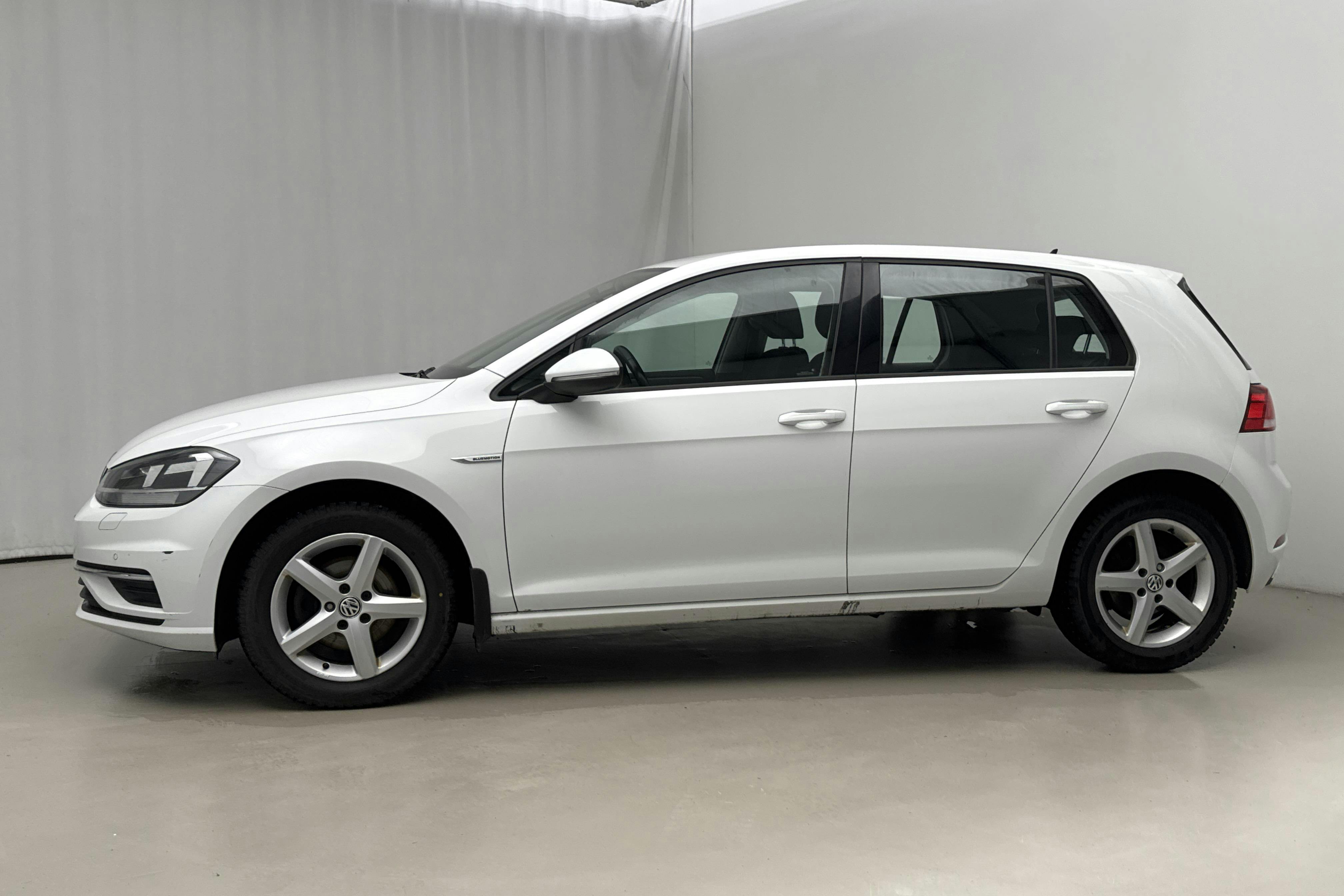 Presentation photo 2 of 17: VW Golf VII 1.4 TGI 5dr (110hk) - 107 670 km - Manual - white - 2018