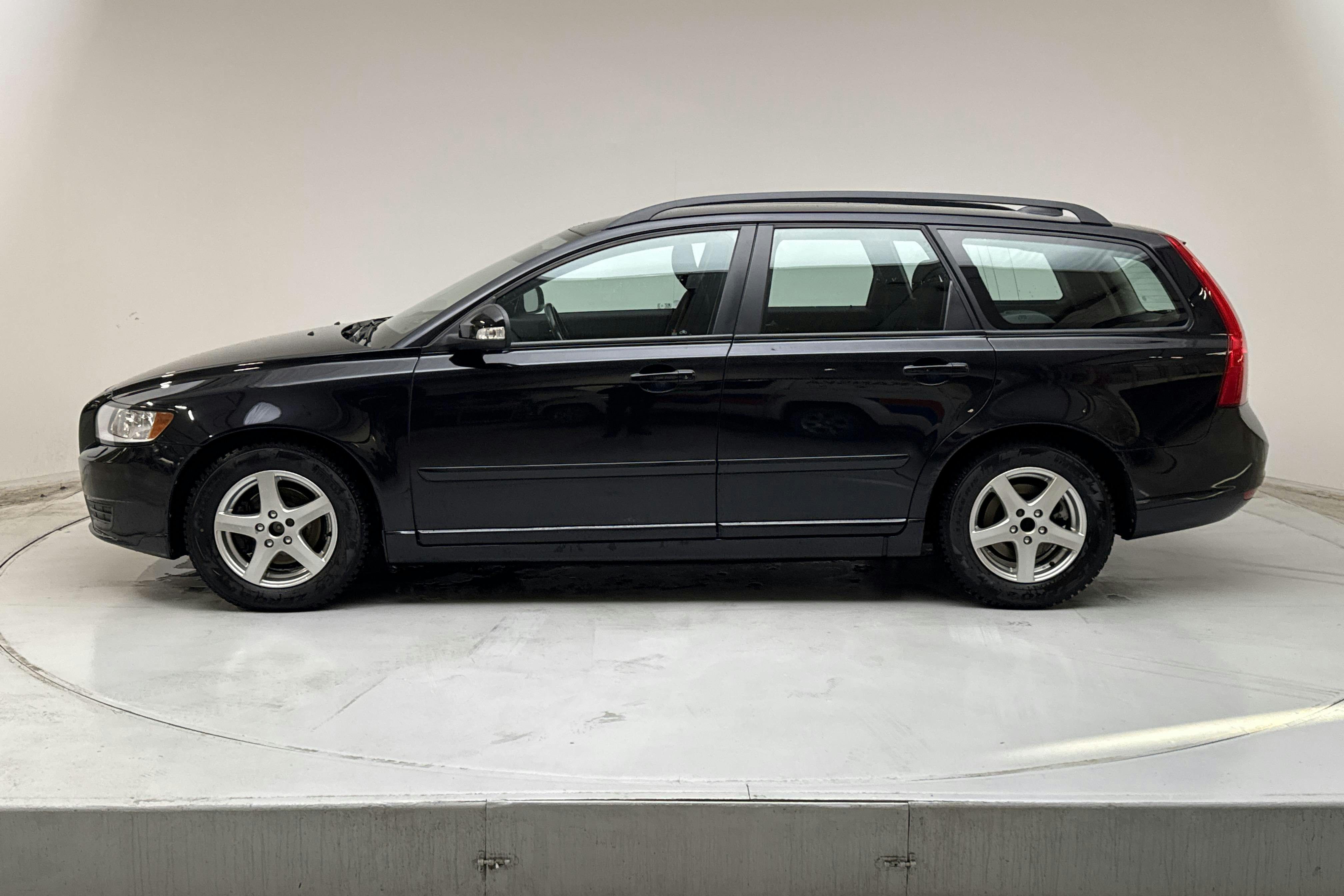 Presentation photo 2 of 16: Volvo V50 D2 (115hk) - 78 340 km - Manual - black - 2011