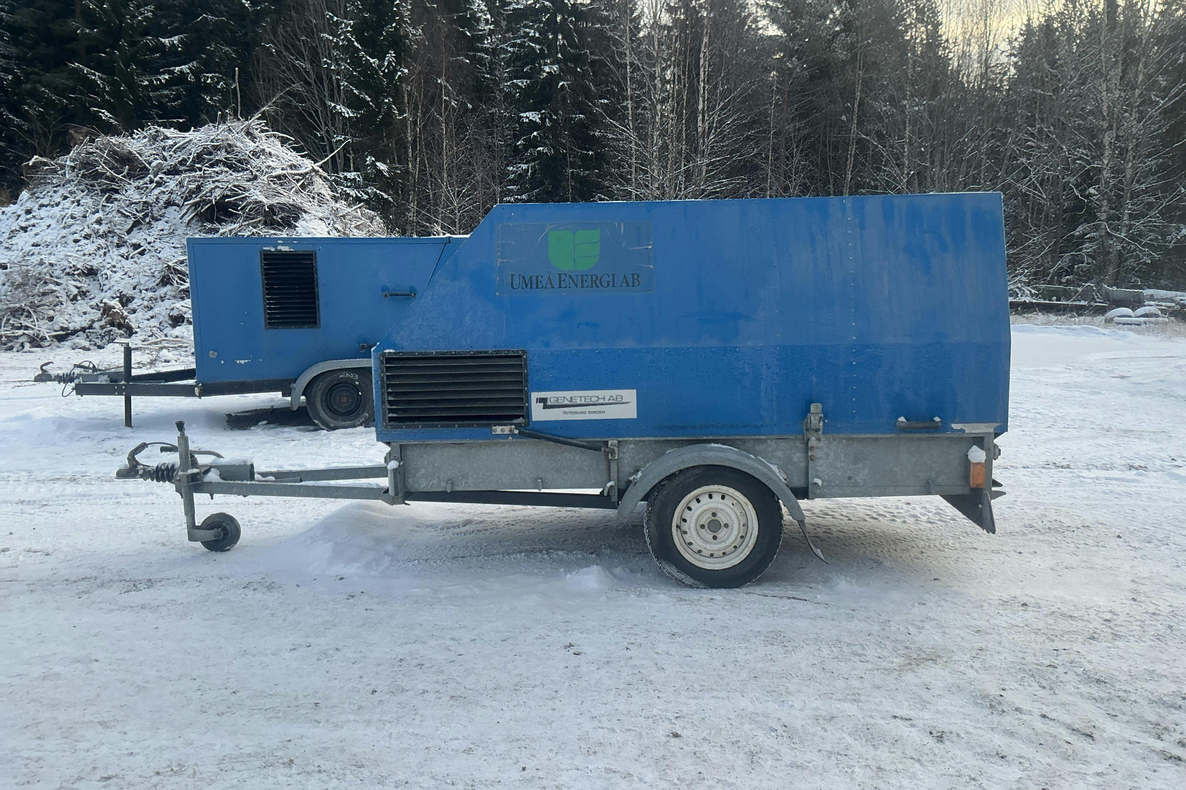 Esittelykuva 2 osoitteesta 20: GENETECH Mobilt elverk -  - sininen - 1990