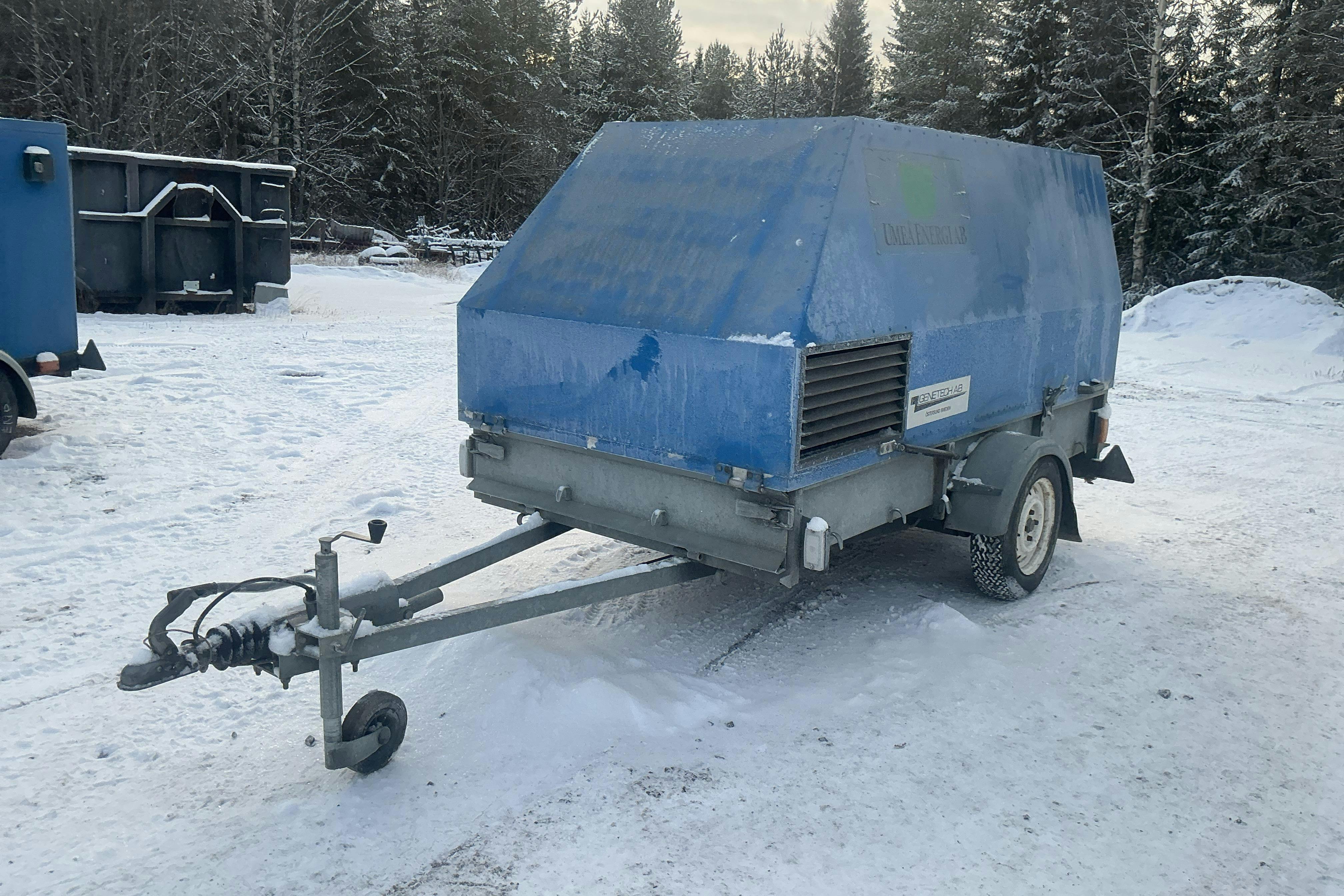 Esittelykuva 1 osoitteesta 20: GENETECH Mobilt elverk -  - sininen - 1990