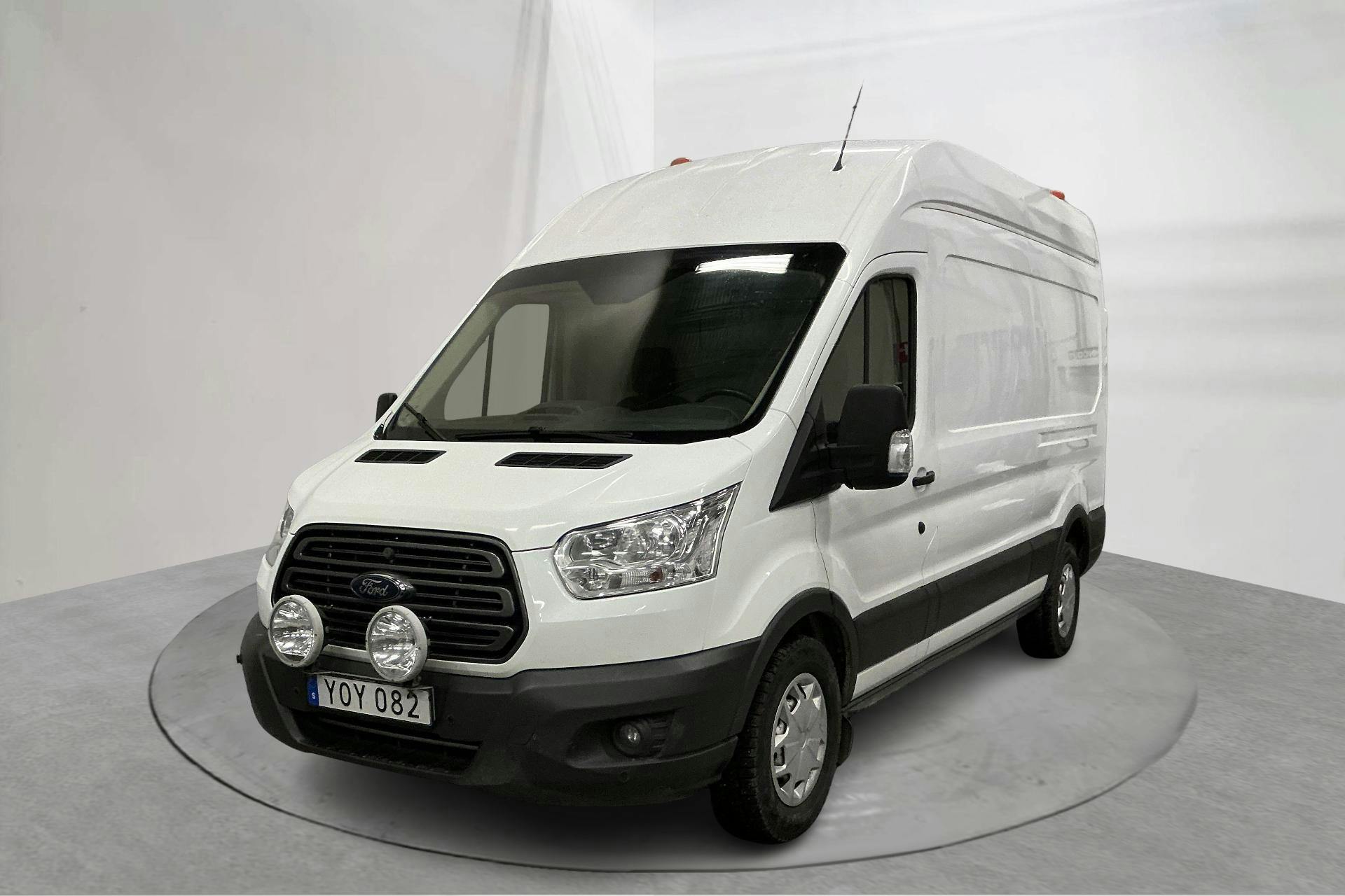 Presentation photo 1 of 15: Ford Transit 350 2.0 TDCi AWD Skåp (130hk) - 163 560 km - Manual - white - 2018