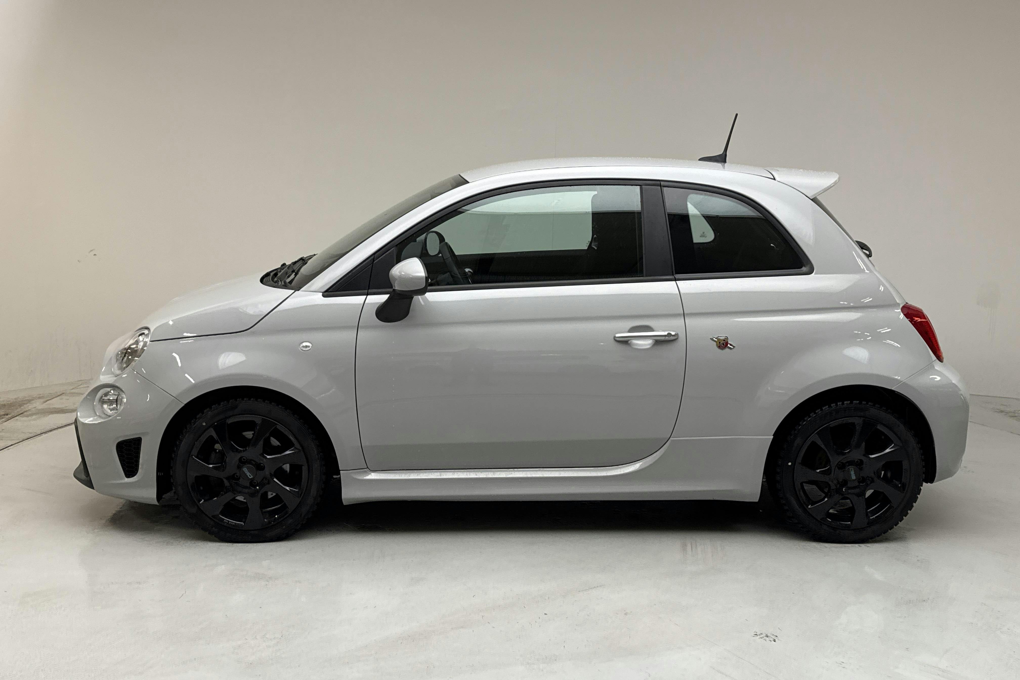 Presentation photo 2 of 13: Abarth Abarth 595 (165hk) - 41 340 km - Manual - gray - 2022