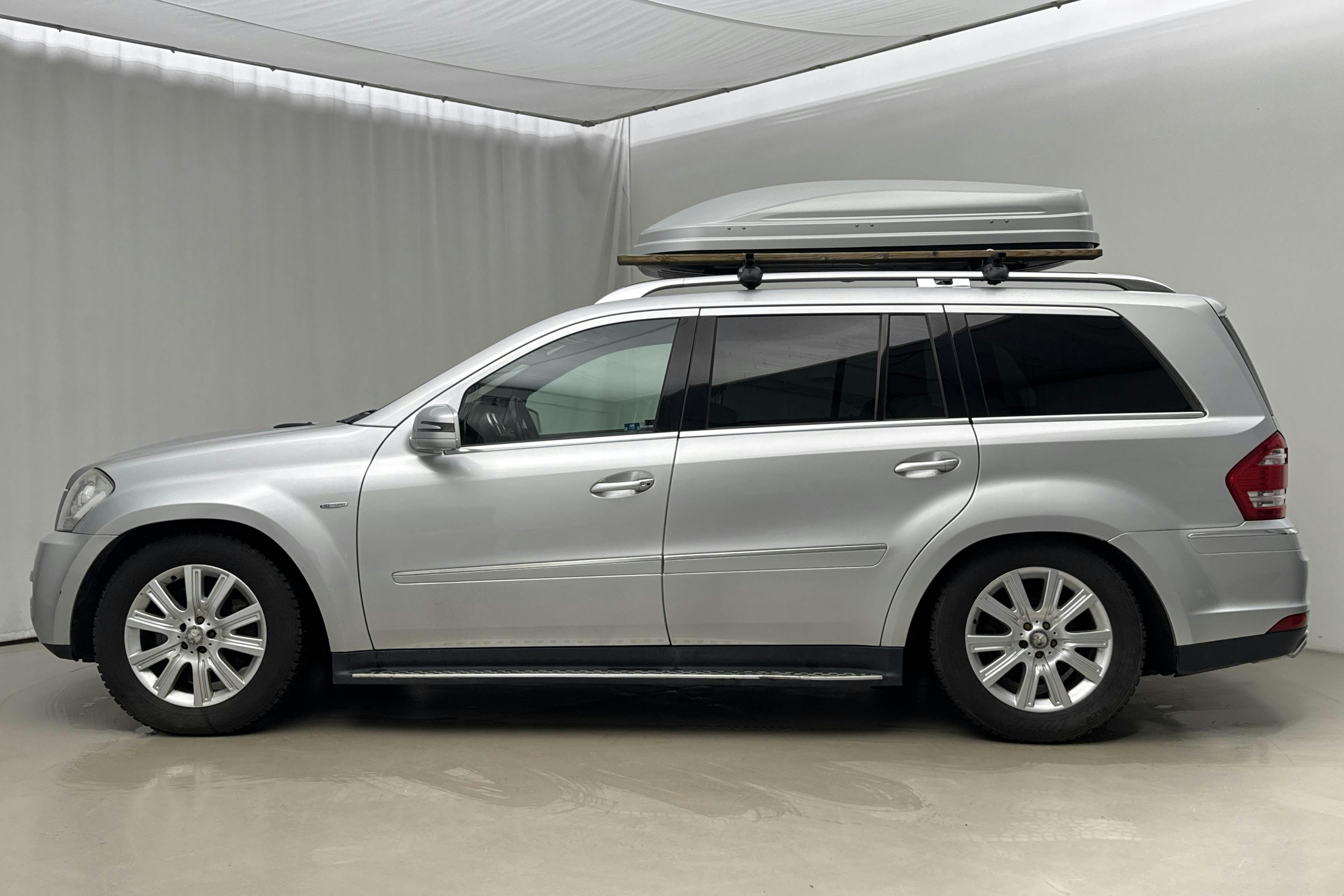 Esittelykuva 2 osoitteesta 17: Mercedes GL 350 CDI BlueEfficiency (265hk) - 204 770 km - Automaattinen - hopea - 2011