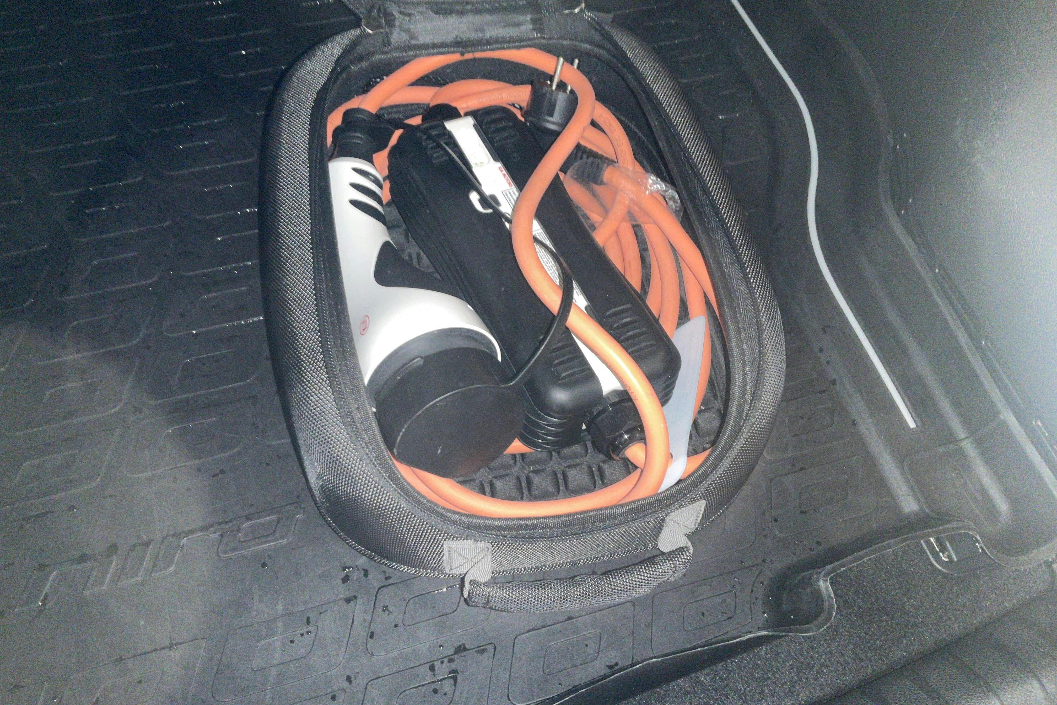 Presentation photo 16 of 16: KIA Niro Plug-in Hybrid 1.6 (141hk) - 96 910 km - Automatic - red - 2019