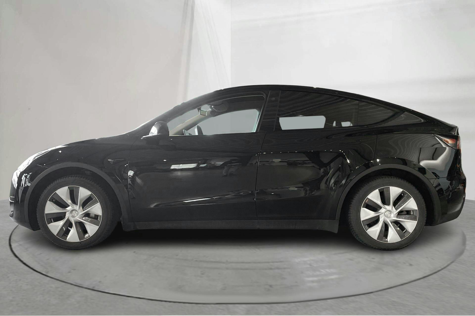 Presentation photo 2 of 18: Tesla Model Y Standard Range RWD - 41 210 km - Automatic - black - 2023