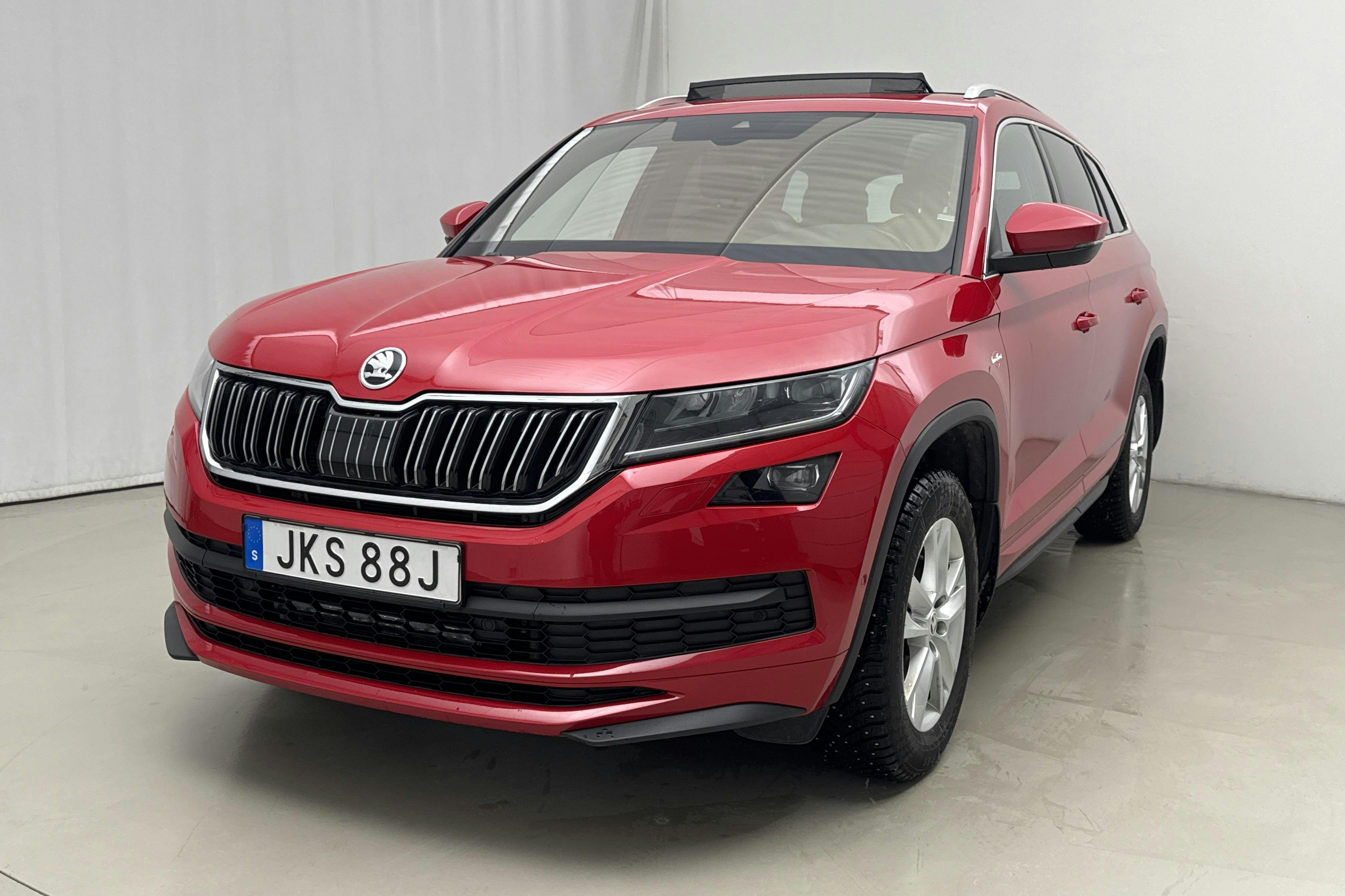 Presentationsfoto 1 av 27: Skoda Kodiaq 2.0 TDI 4X4 (200hk) - 10 608 mil - Automat - röd - 2021