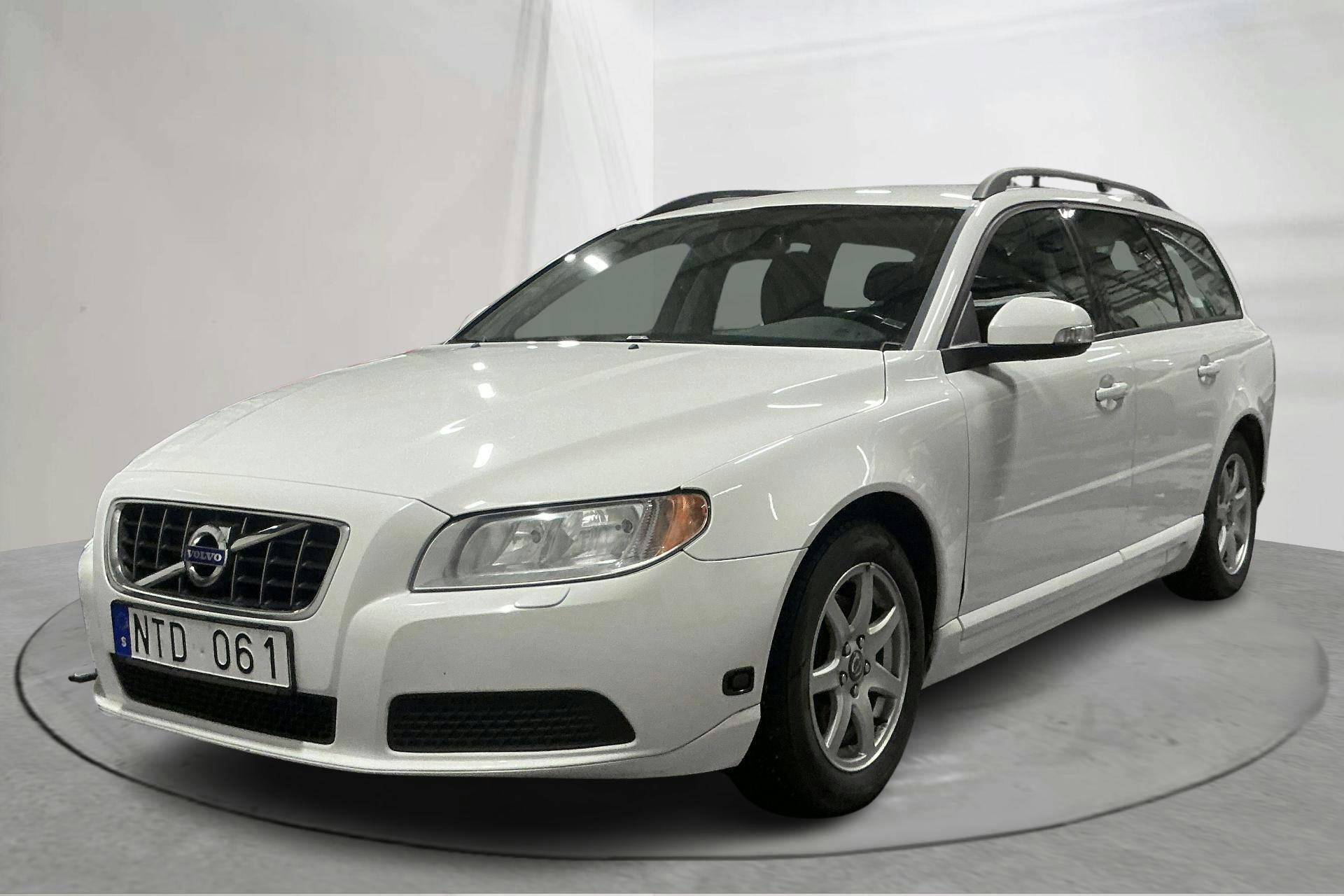 Presentation photo 1 of 14: Volvo V70 II 1.6D DRIVe (109hk) - 152 470 km - Manual - white - 2011