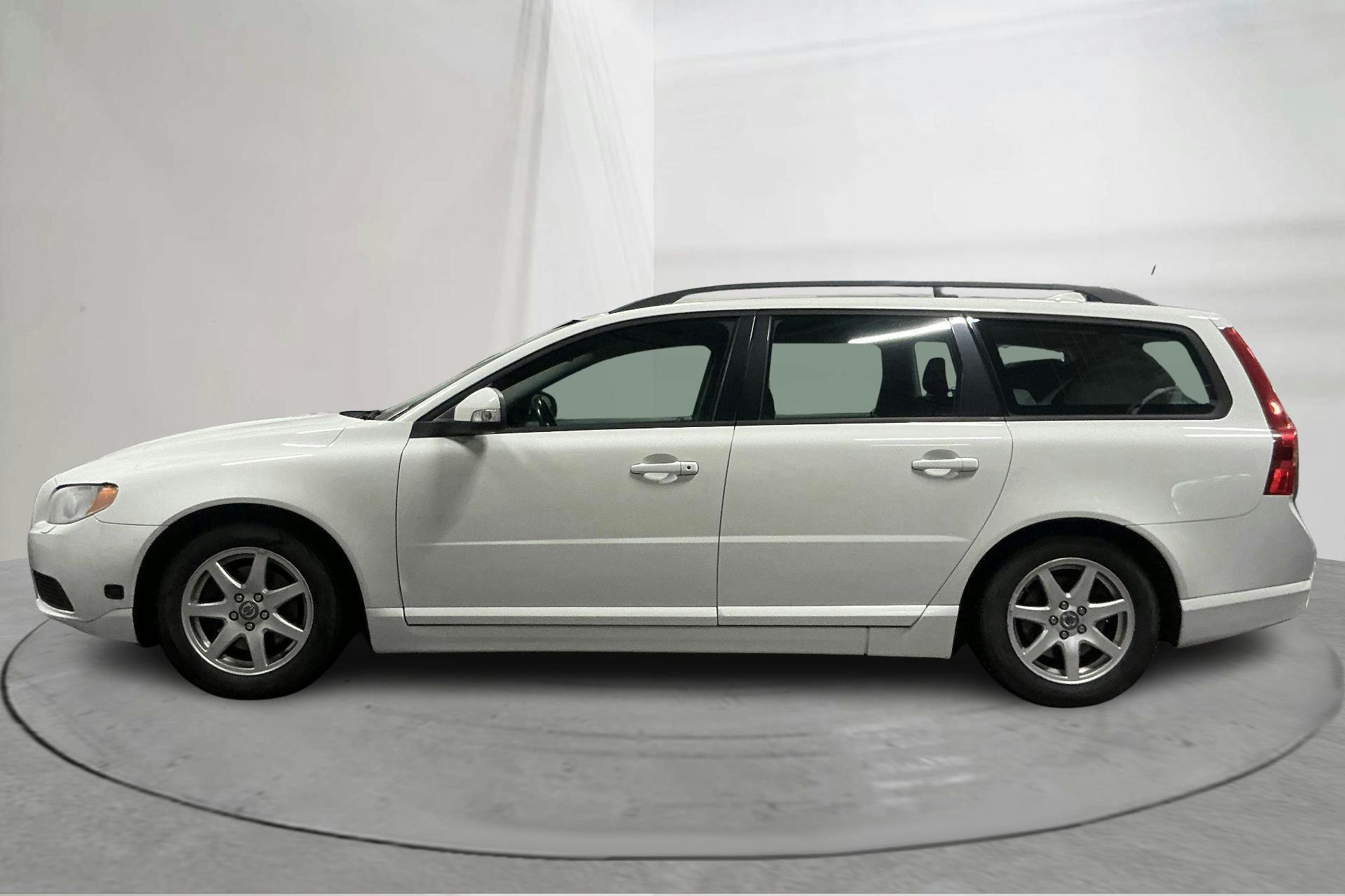 Presentation photo 2 of 14: Volvo V70 II 1.6D DRIVe (109hk) - 152 470 km - Manual - white - 2011