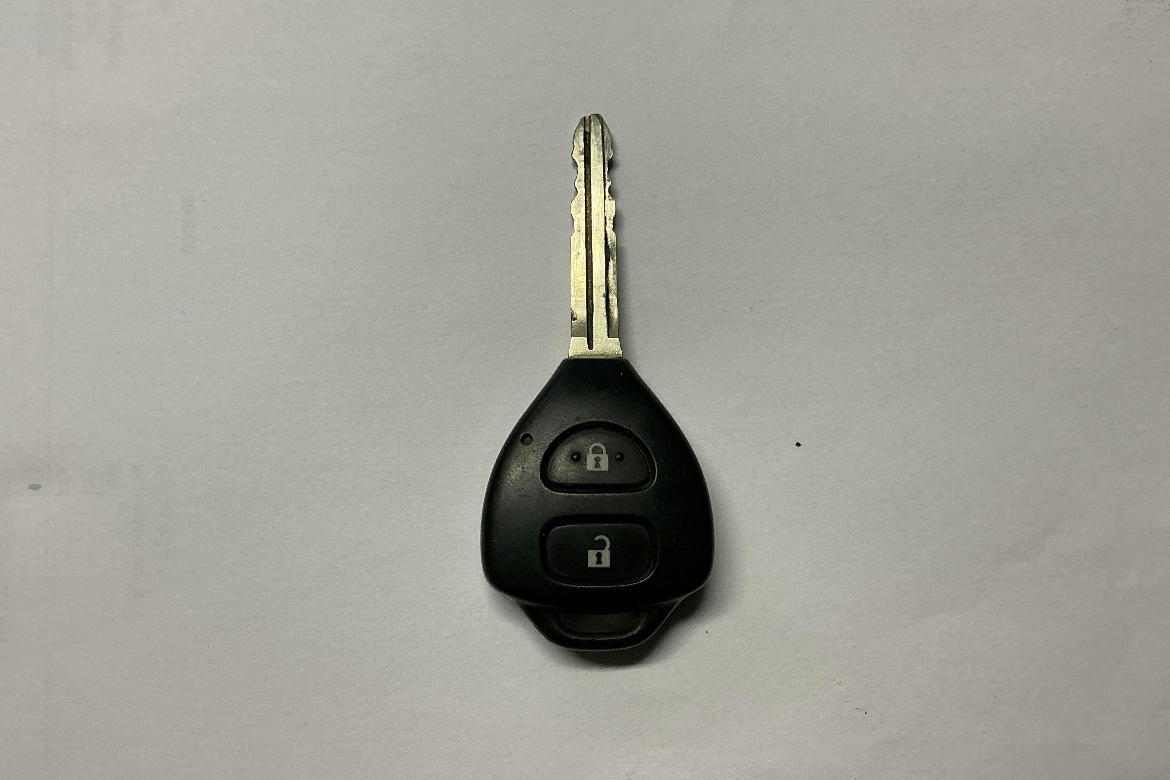 Presentation photo 15 of 15: Toyota Hilux 2.5 D-4D 4WD (144hk) - 215 200 km - Manual - white - 2013