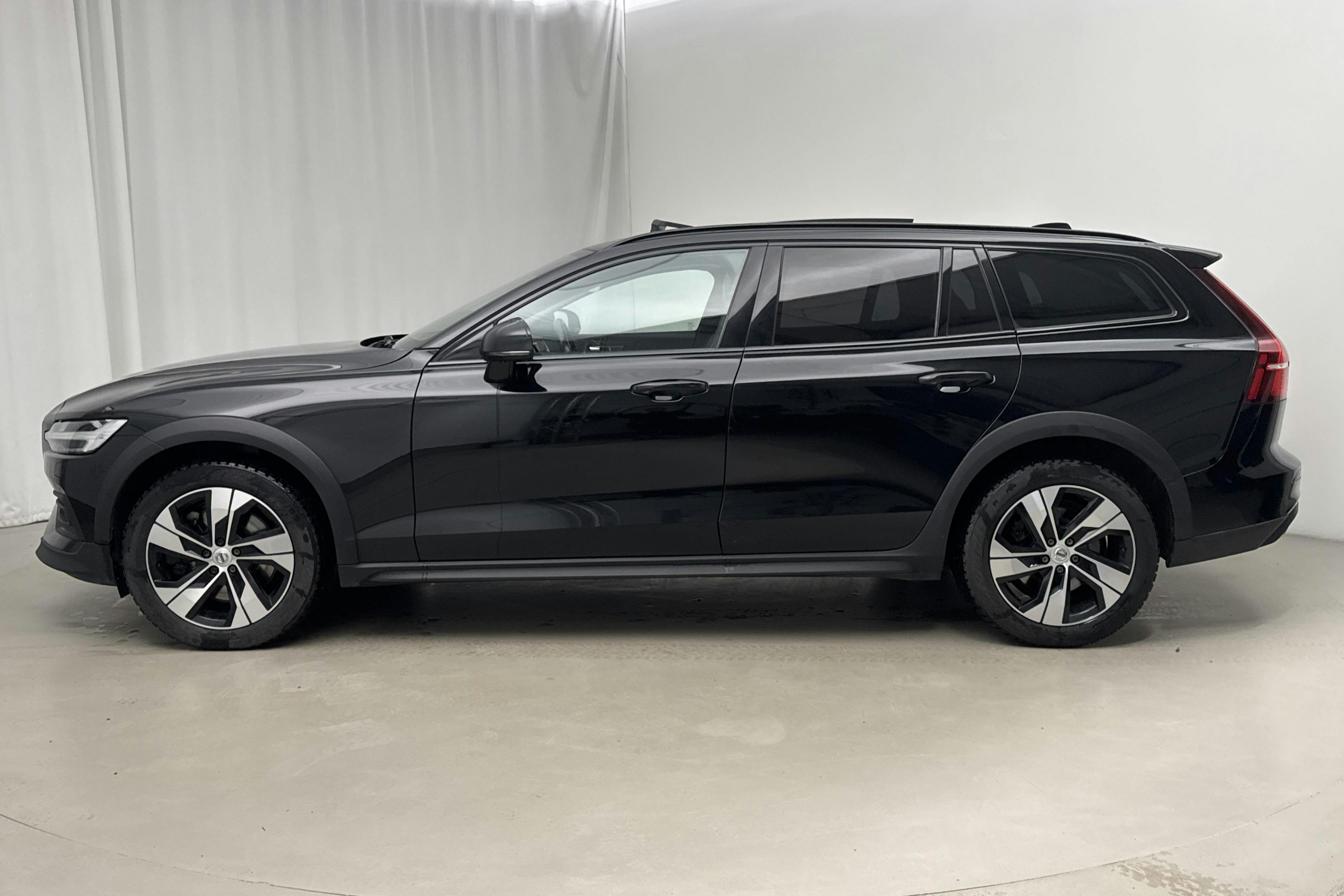 Presentation photo 2 of 18: Volvo V60 B4 Cross Country AWD Mildhybrid, Diesel (197hk) - 220 060 km - Automatic - black - 2021