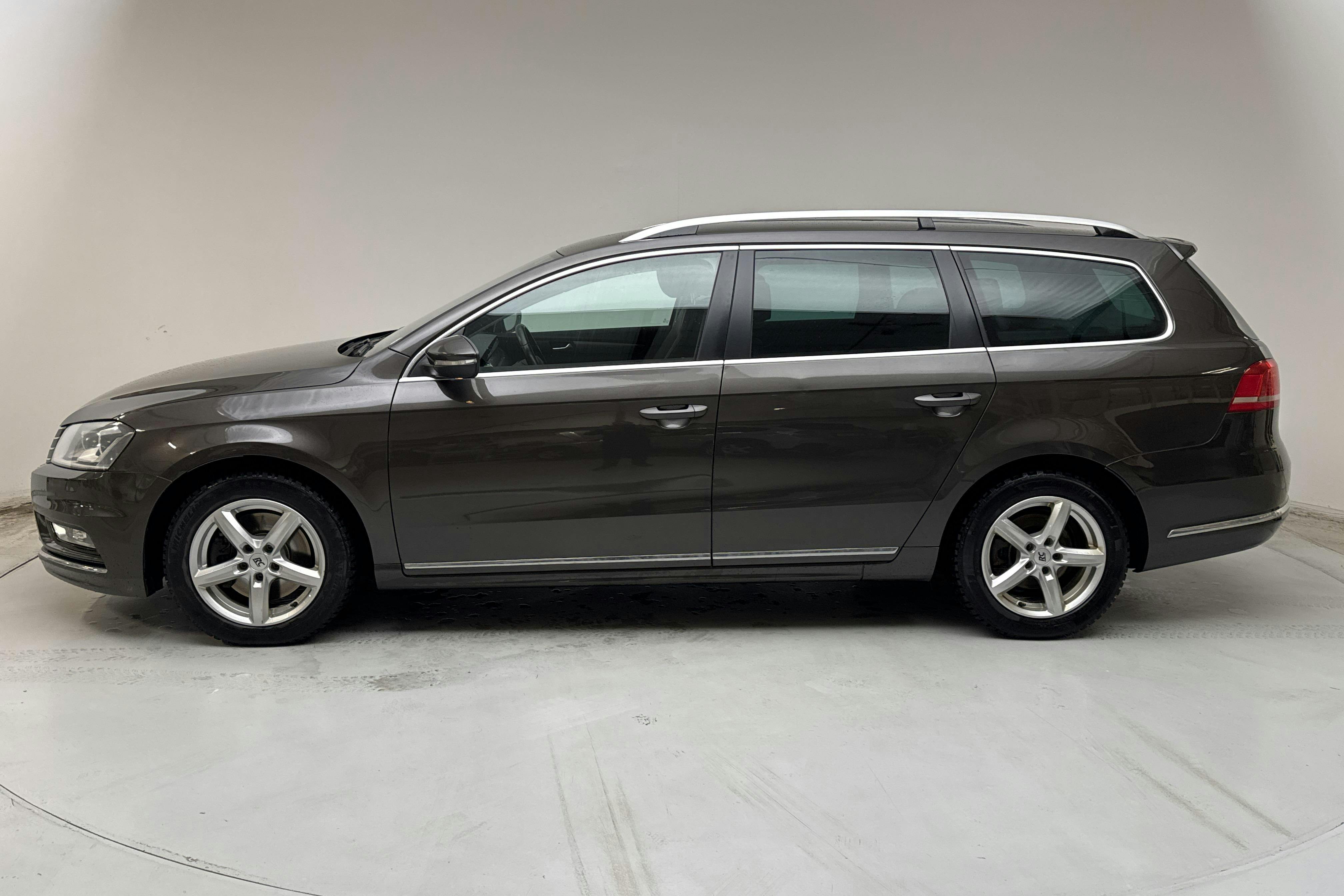 Esittelykuva 2 osoitteesta 15: VW Passat 2.0 TDI BlueMotion Technology Variant 4Motion (177hk) - 154 580 km - Automaattinen - Dark Brown - 2014