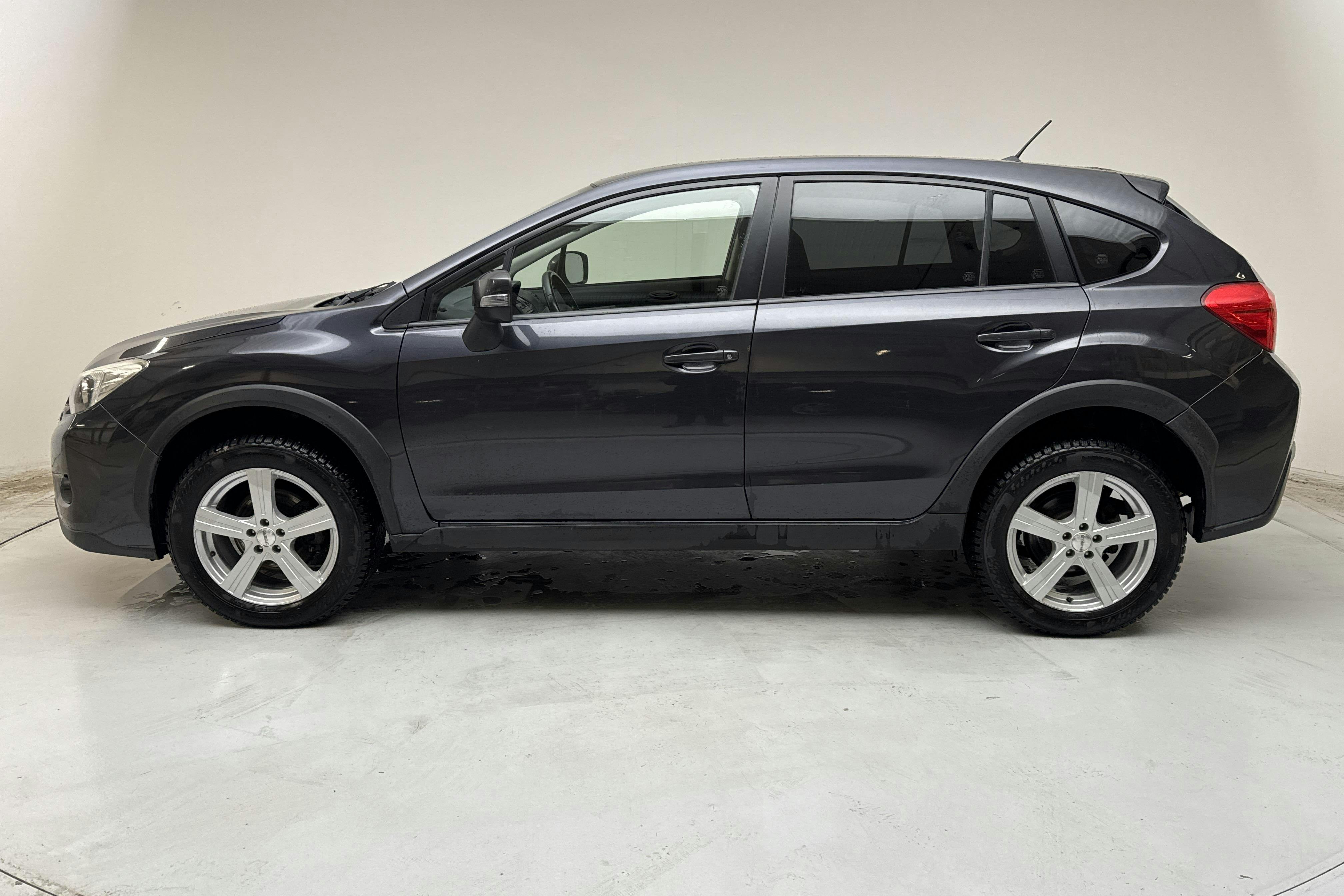 Esittelykuva 2 osoitteesta 13: Subaru XV 2.0D (147hk) - 260 590 km - Manuaalinen - Dark Grey - 2012
