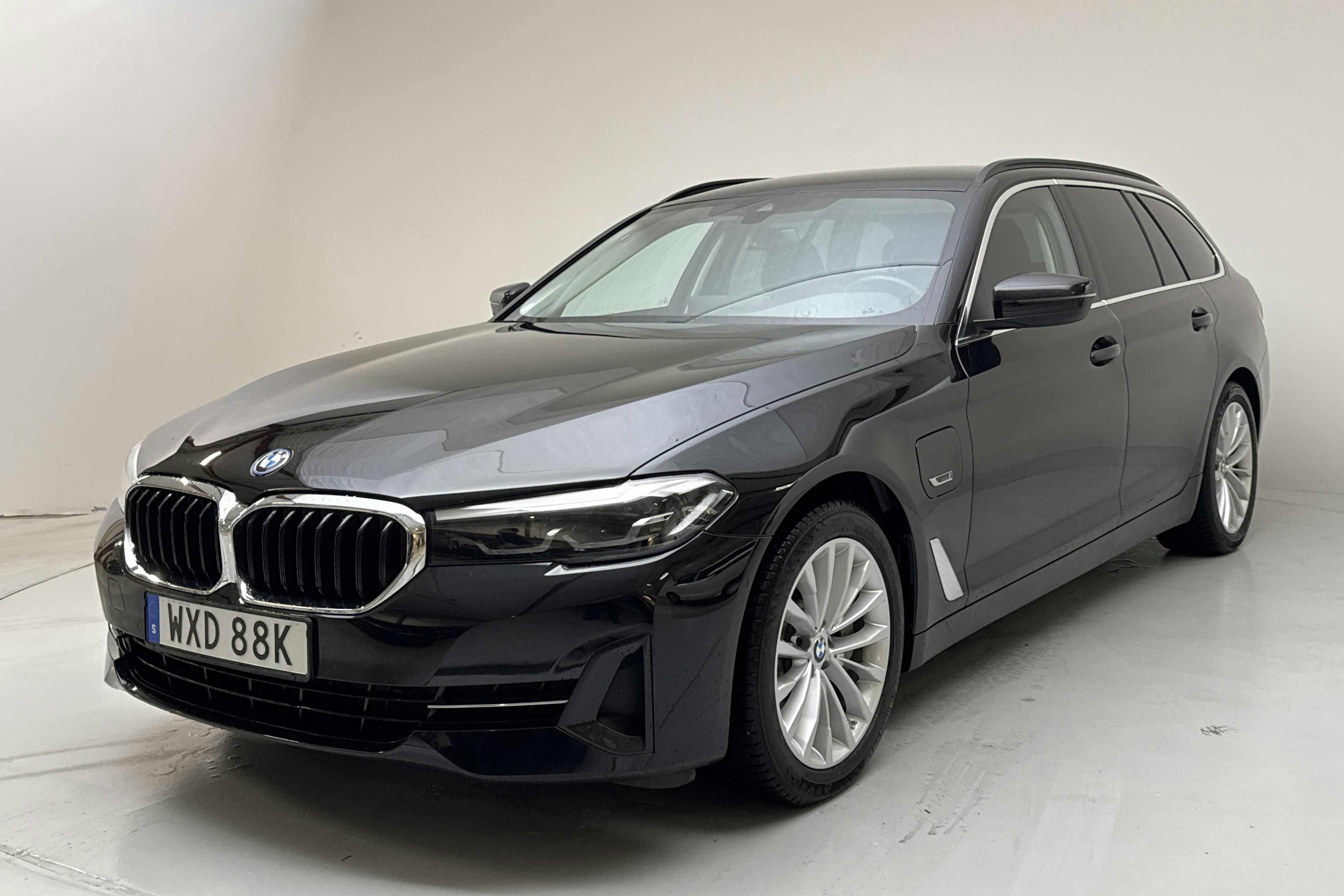 Esitlusfoto 1 aadressil 17: BMW 530e Touring, G31 12kWh LCI (292hk) - 87 600 km - Automaatne - must - 2022