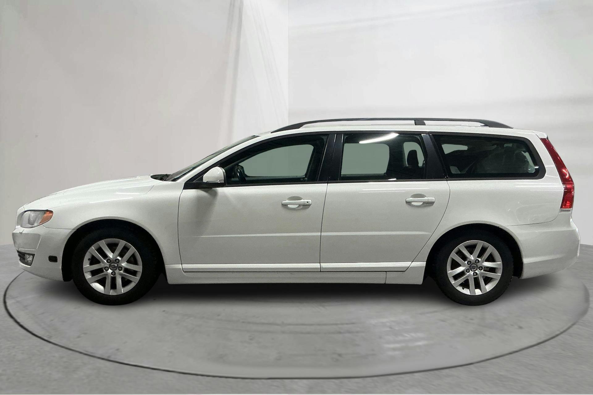 Presentation photo 2 of 12: Volvo V70 II D2 (115hk) - 88 940 km - Manual - white - 2014