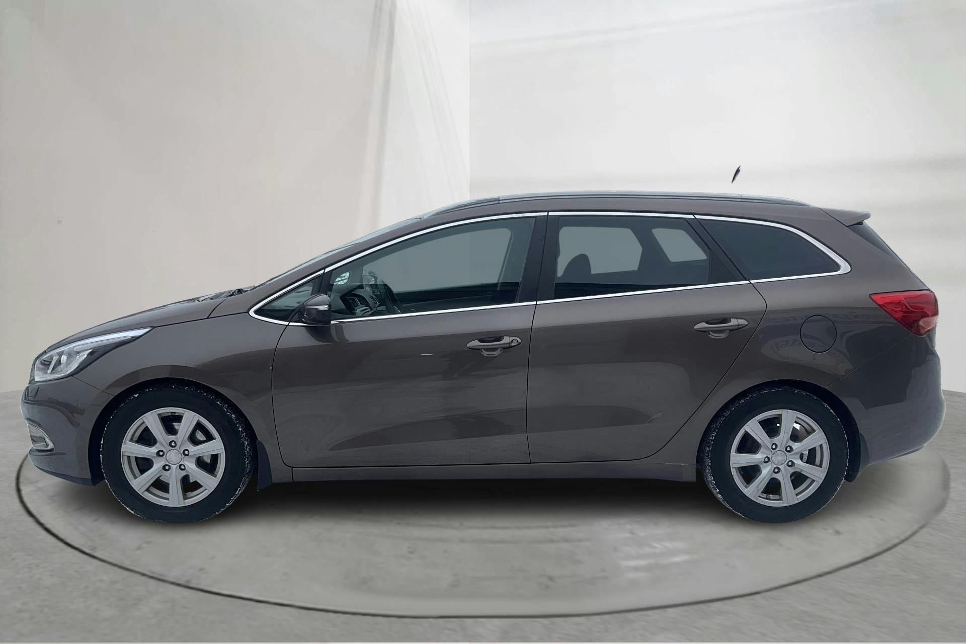 Presentation photo 2 of 16: KIA Cee'd 1.6 SW (135hk) - 209 580 km - Automatic - green - 2015