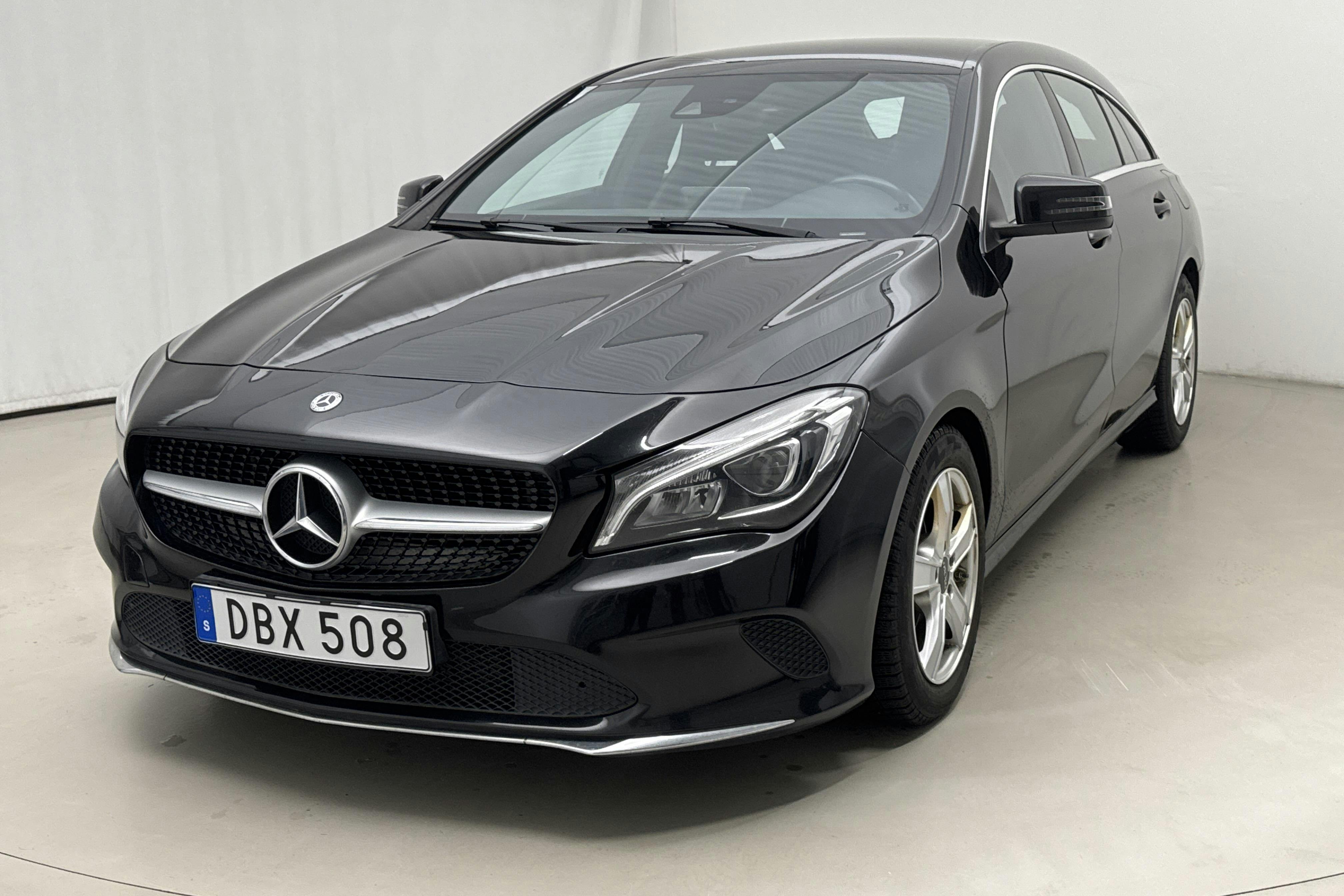 Presentationsfoto 1 av 12: Mercedes CLA 200 d Shooting Brake X117 (136hk) - 12 191 mil - Automat - svart - 2018