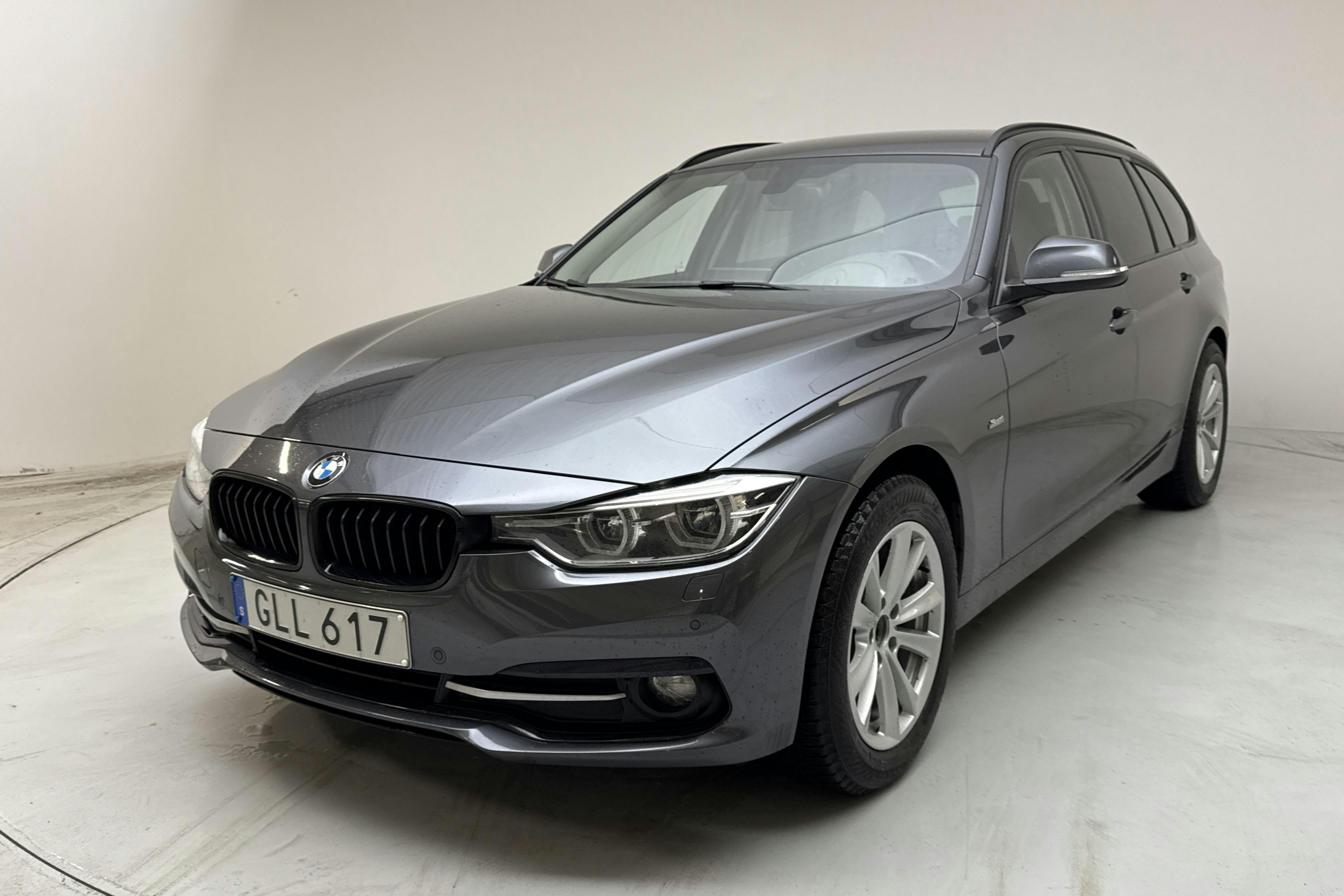 Presentation photo 1 of 14: BMW 320d xDrive Touring, F31 (190hk) - 143 930 km - Automatic - gray - 2016