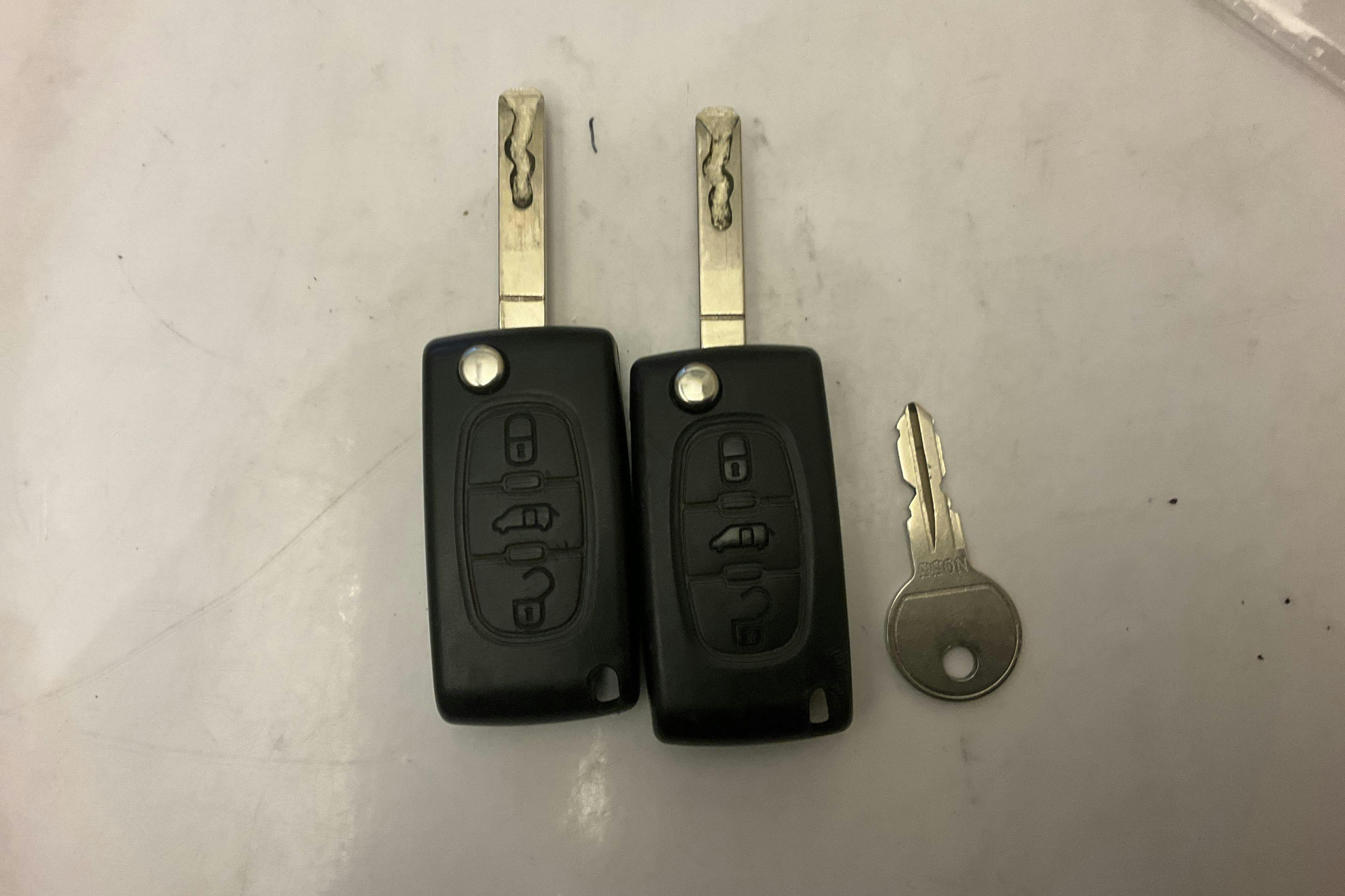 Presentation photo 14 of 14: Peugeot Partner 1.6 BlueHDI Skåp (100hk) - 98 470 km - Automatic - white - 2017