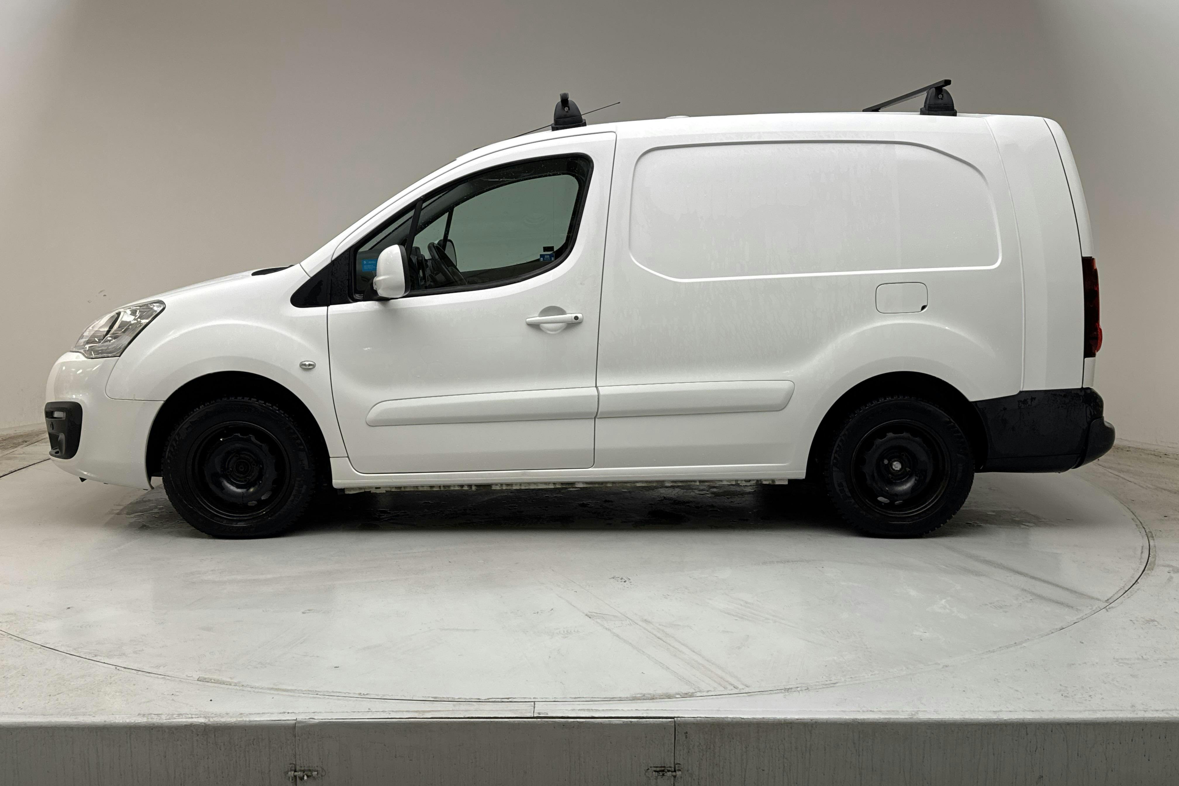Presentation photo 2 of 14: Peugeot Partner 1.6 BlueHDI Skåp (100hk) - 98 470 km - Automatic - white - 2017