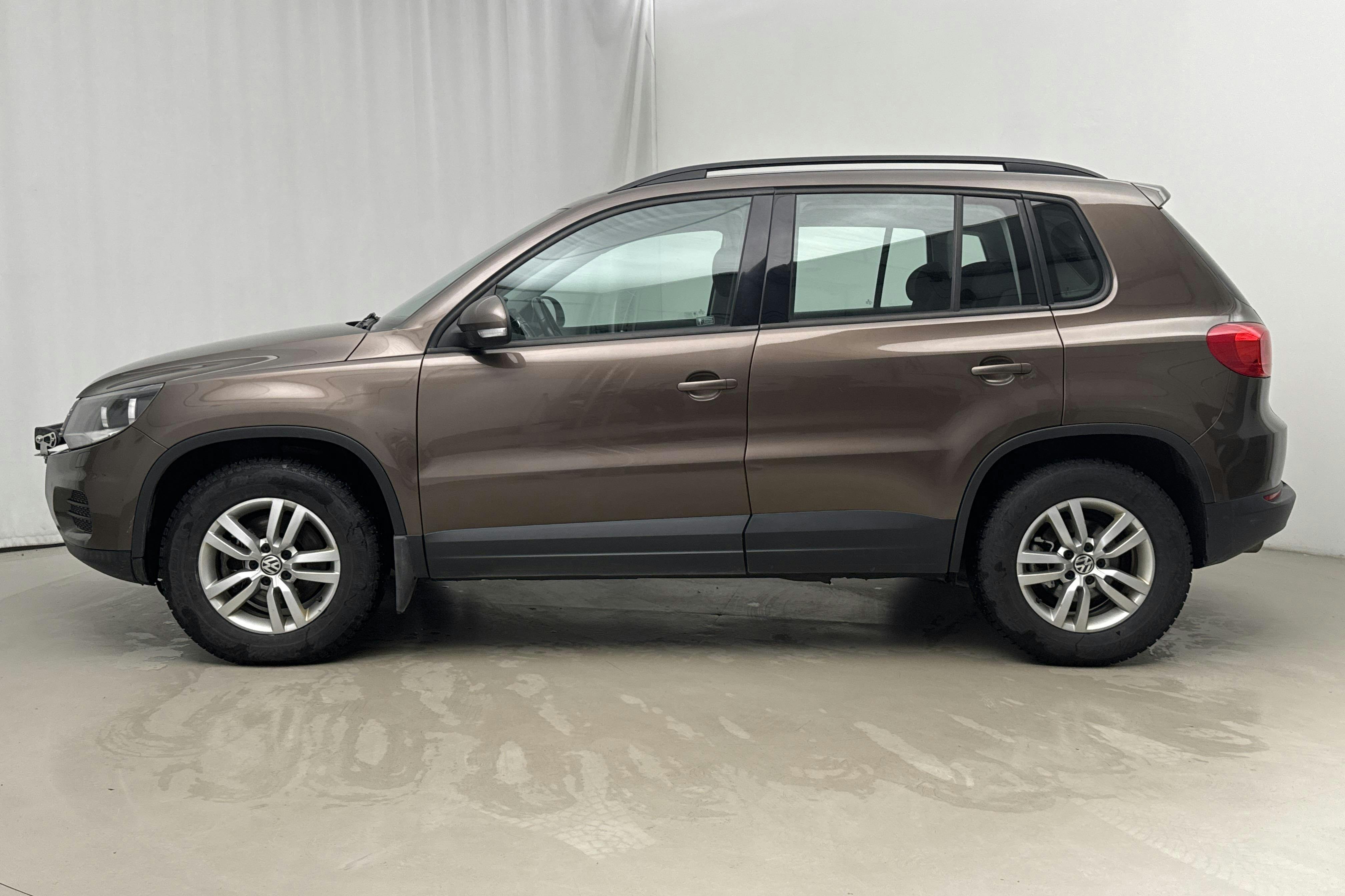 Presentation photo 2 of 17: VW Tiguan 2.0 TDI 4MOTION BlueMotion Technology (140hk) - 276 840 km - Manual - brown - 2012