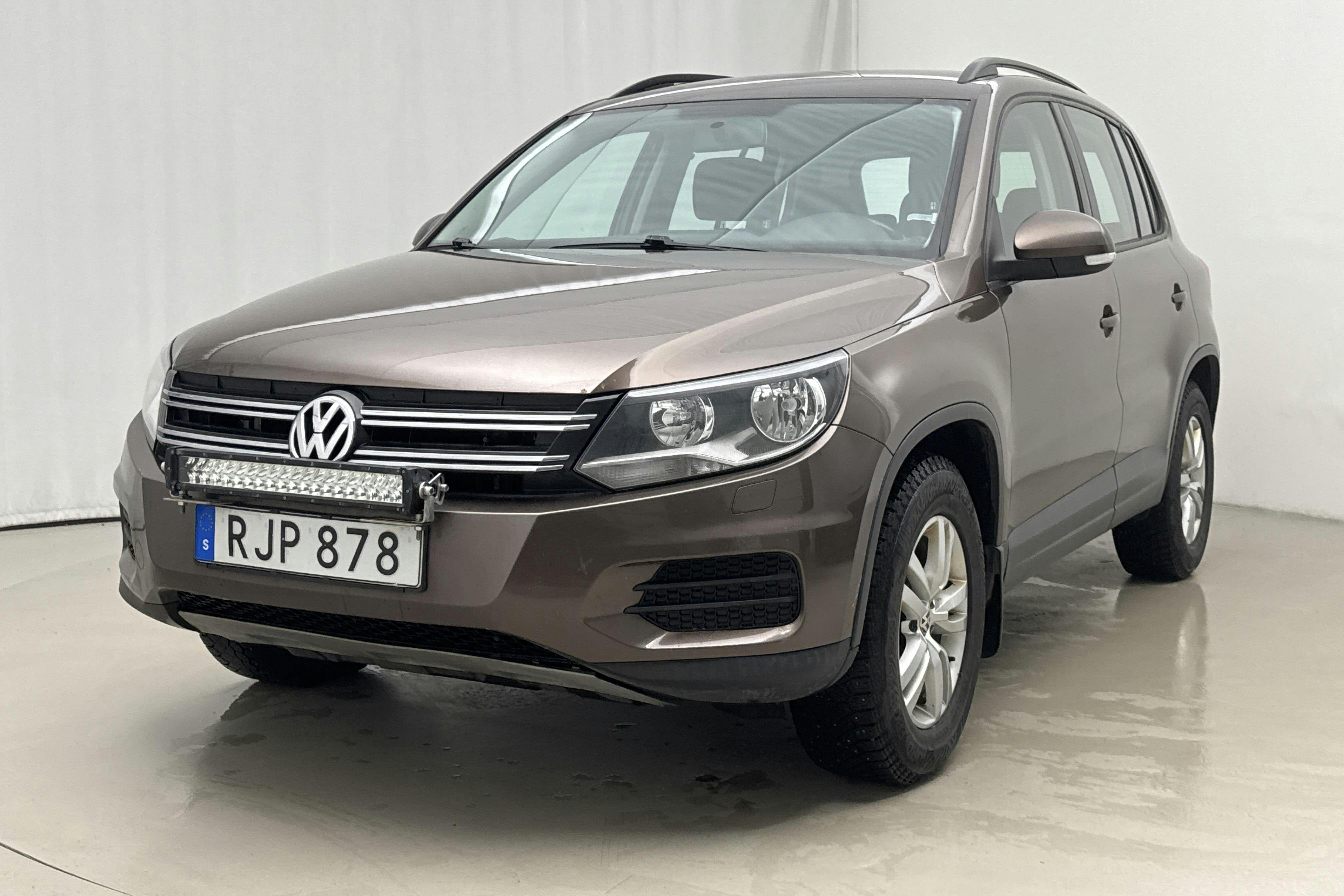 Presentation photo 1 of 17: VW Tiguan 2.0 TDI 4MOTION BlueMotion Technology (140hk) - 276 840 km - Manual - brown - 2012
