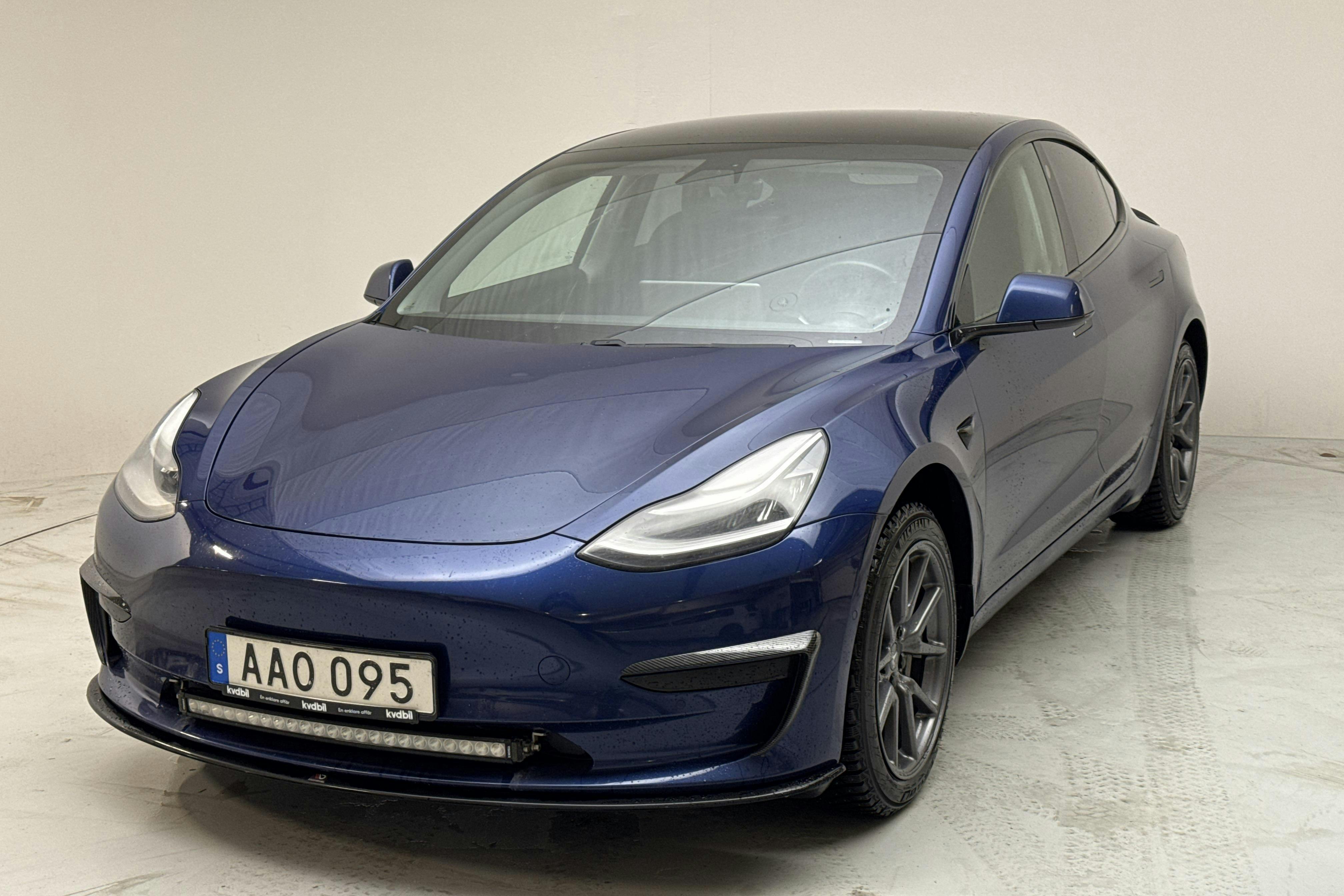 Presentation photo 1 of 20: Tesla Model 3 Standard Range RWD - 181 990 km - Automatic - blue - 2020
